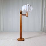 Modern sculptural Scandinavian floor lamp in pine by Uno Kristiansson, Sweden 1970s