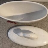 Oval candy box with rabbit motif