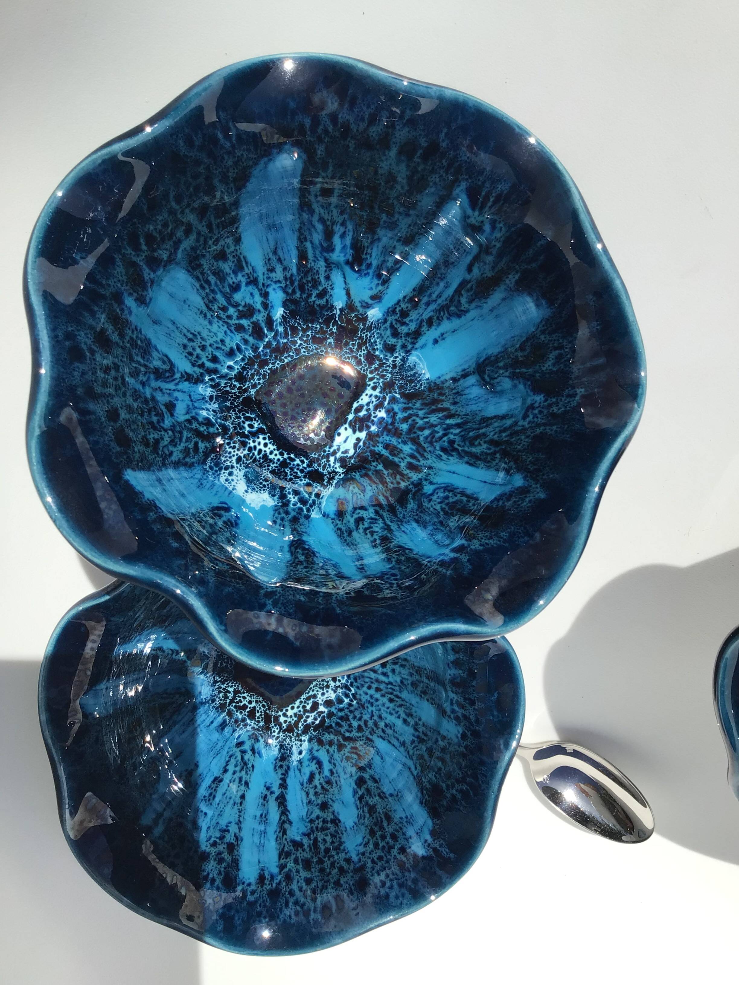 3 Vallauris Cups deep blue wavy edge