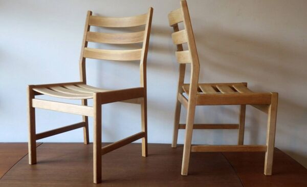 Paire de chaises à repas à large assise en frêne massif par Kurt Ostervig pour KP Mobler, Danemark 1950