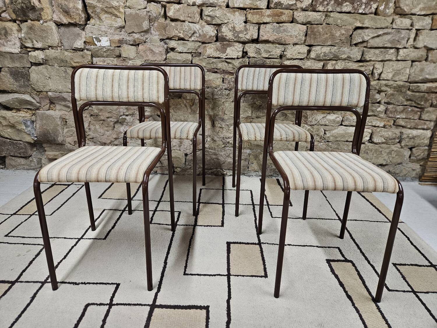 Set of 4 vintage stackable chairs 1980