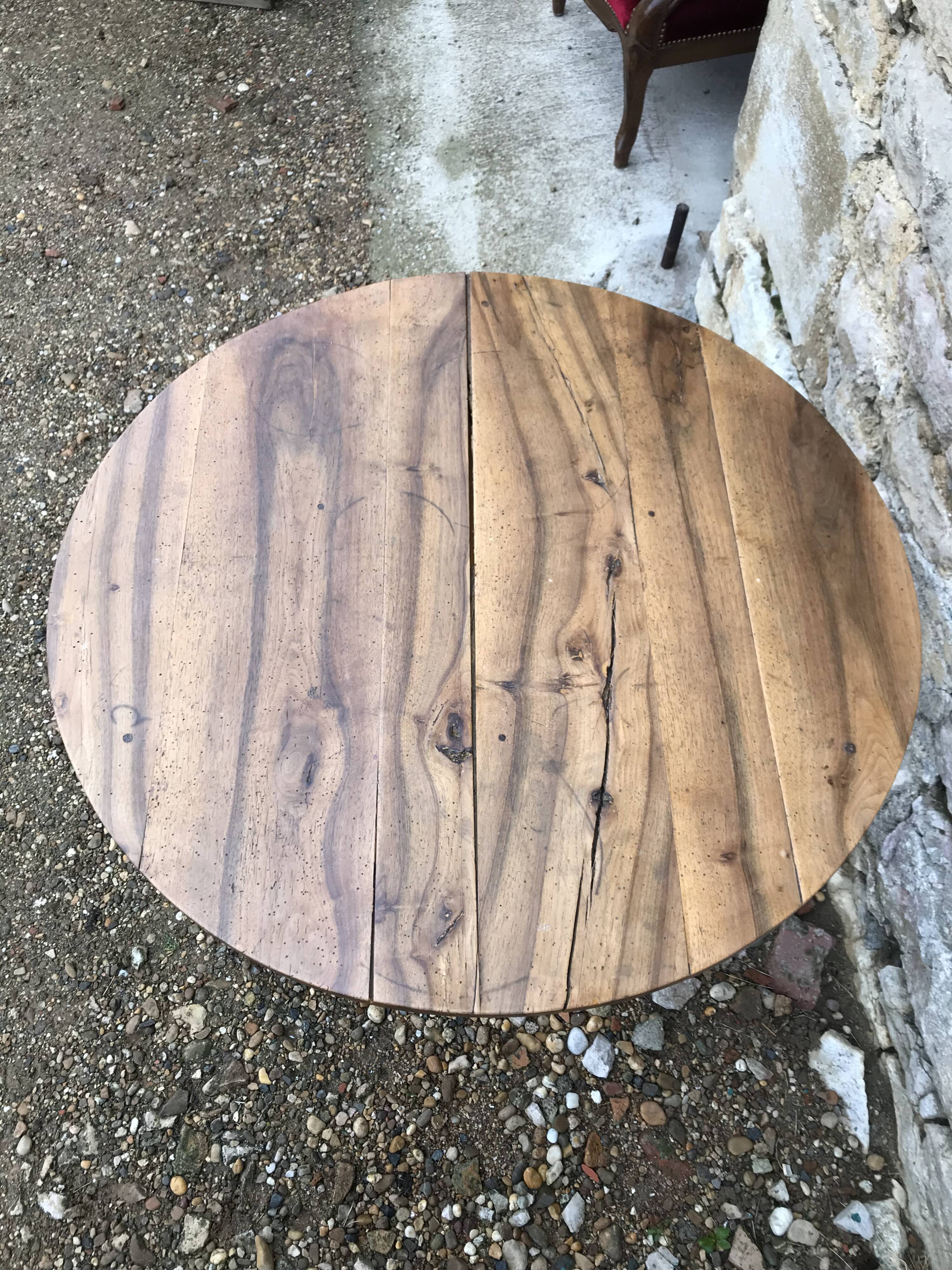 Side table / old round tripod table