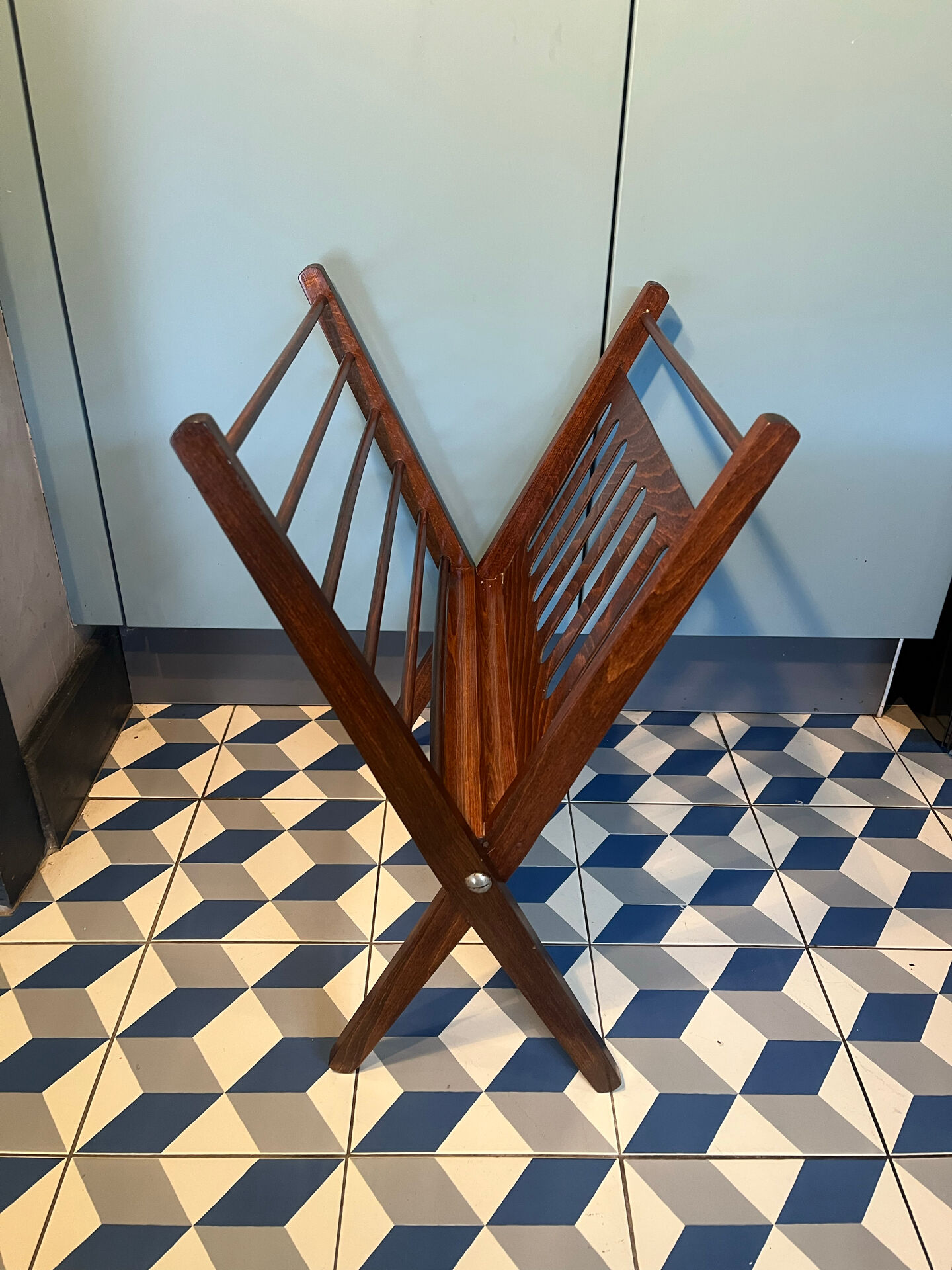 Pastoe magazine rack by Cees Braakman