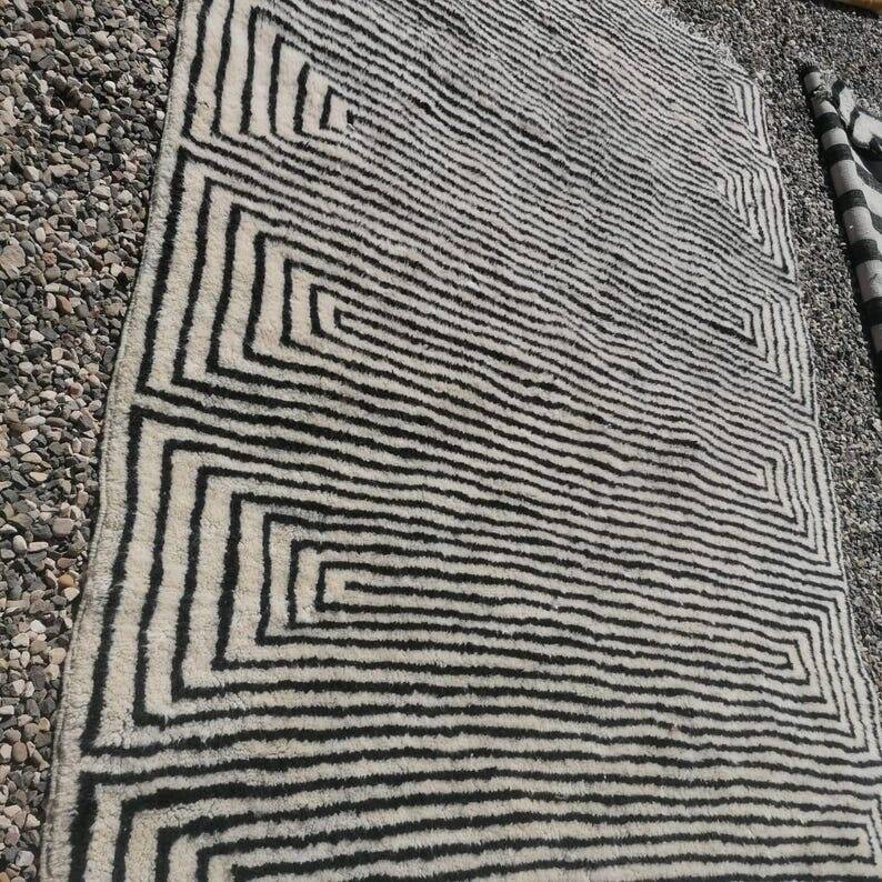 Handwoven natural wool rug 3/4 m