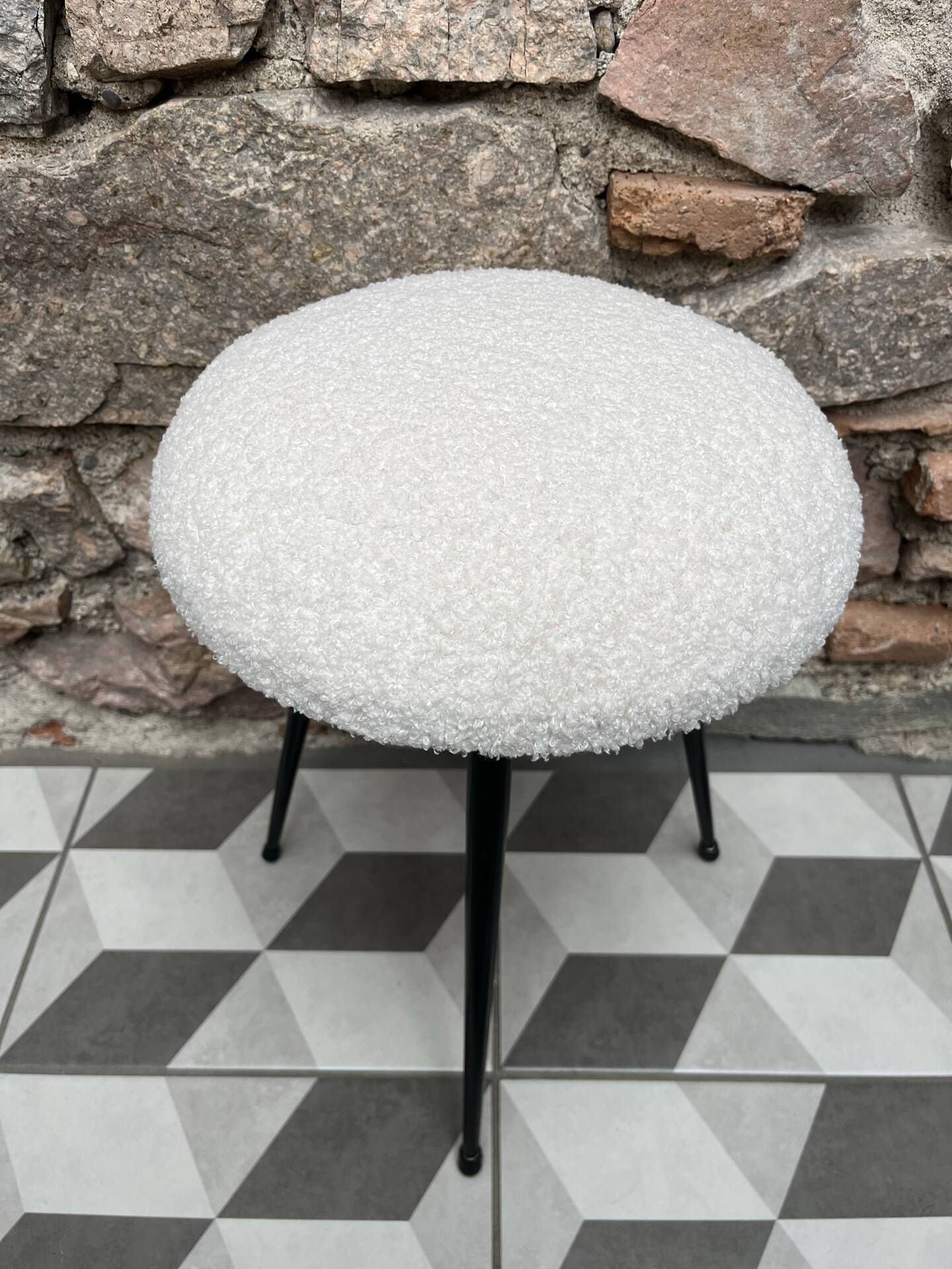 Tabouret tripode métal assise bouclette neuve