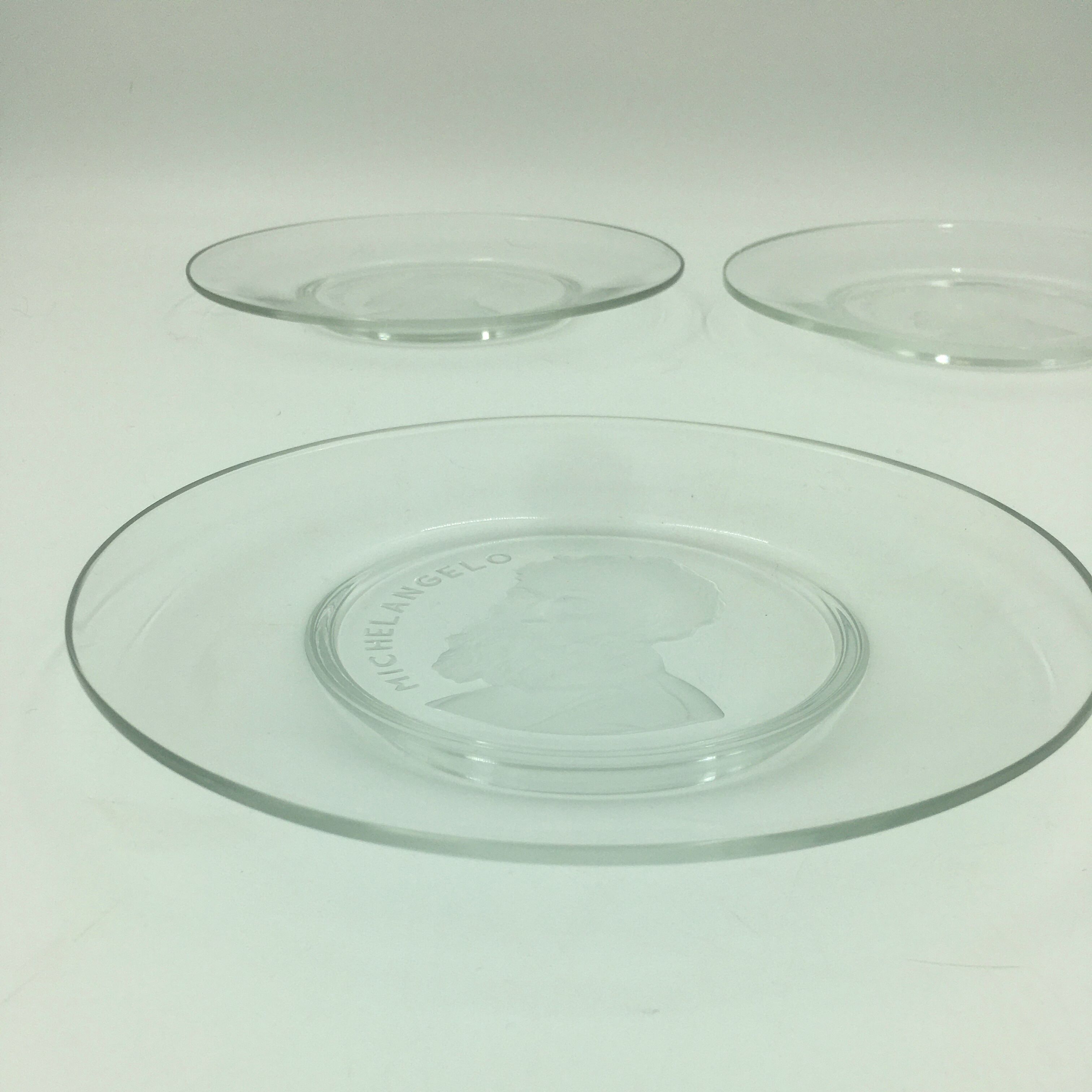 Set of 6 plates in relief glass Michel Angelo