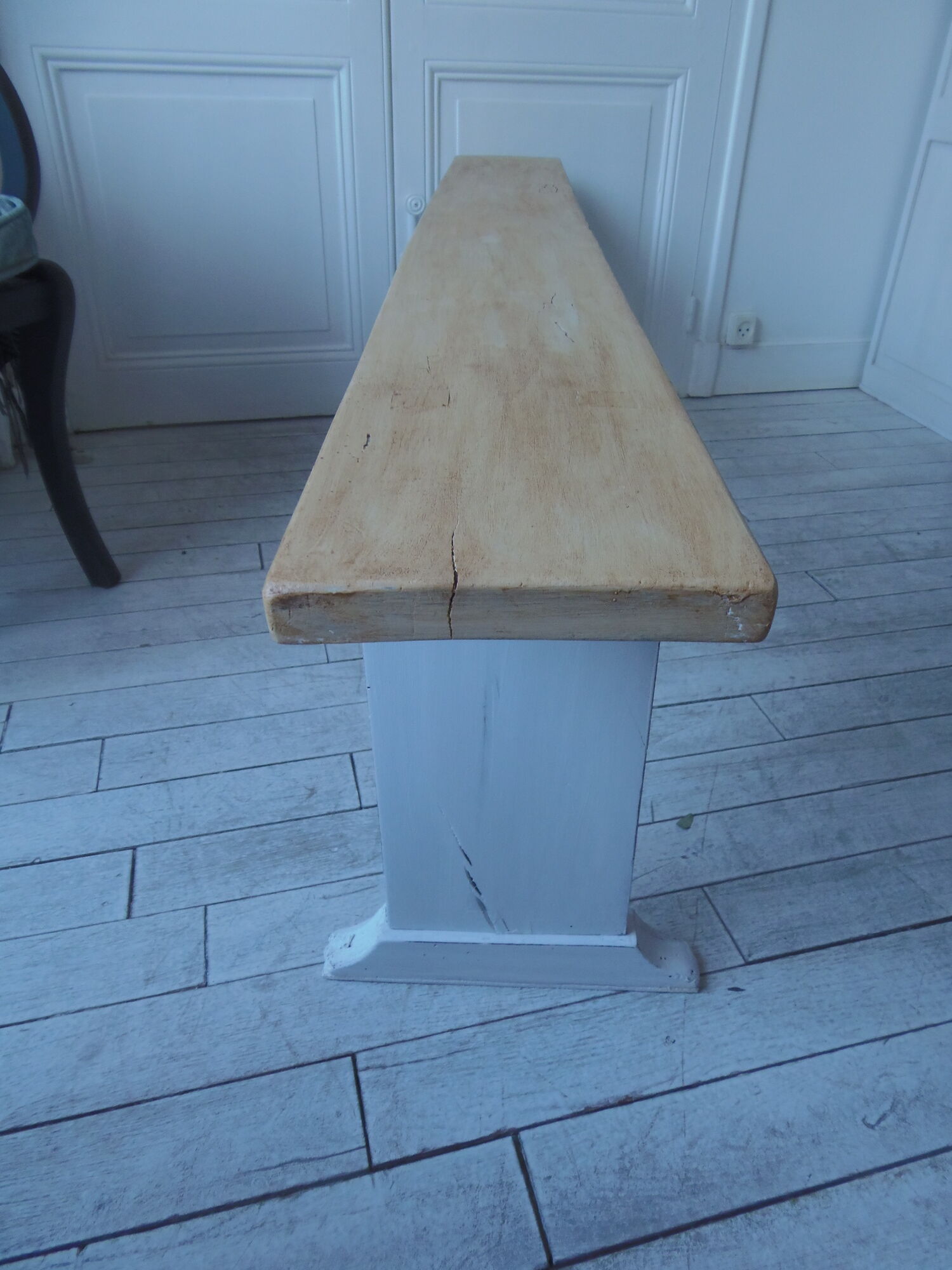 Farm bench, end of bed leg patinated pearl gray, wooden seat