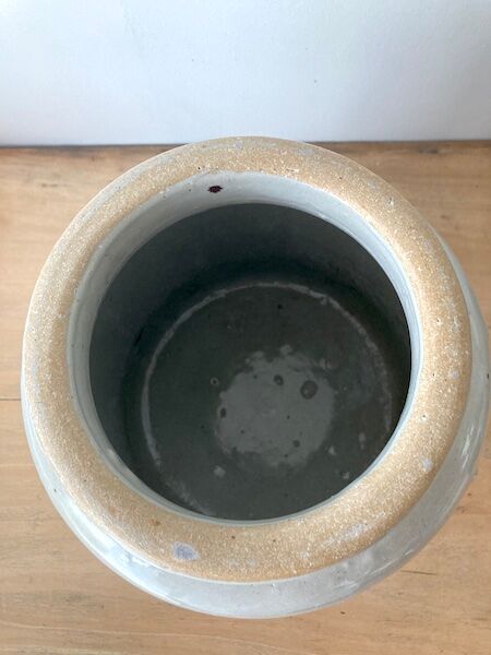 Large white sandstone mustard pot, 5L