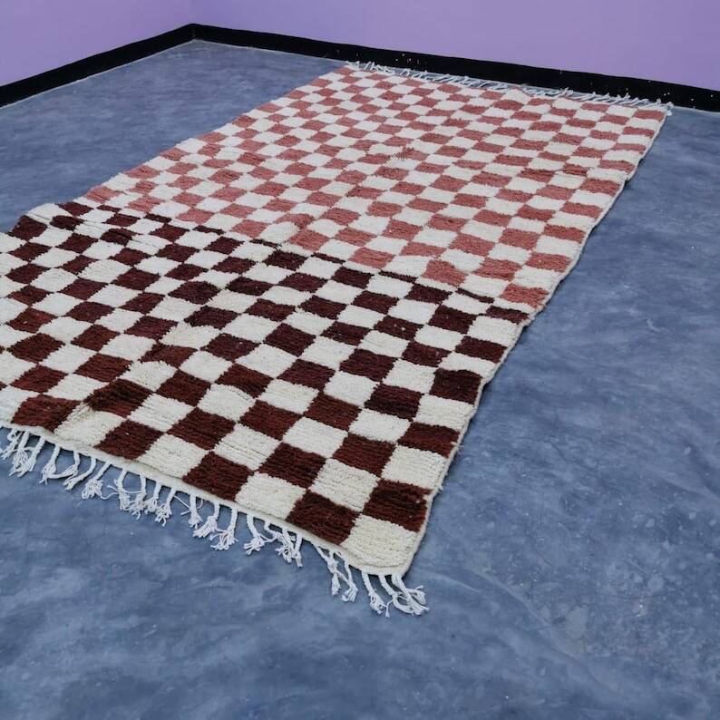 Handwoven natural wool rug, size 150/250 cm.