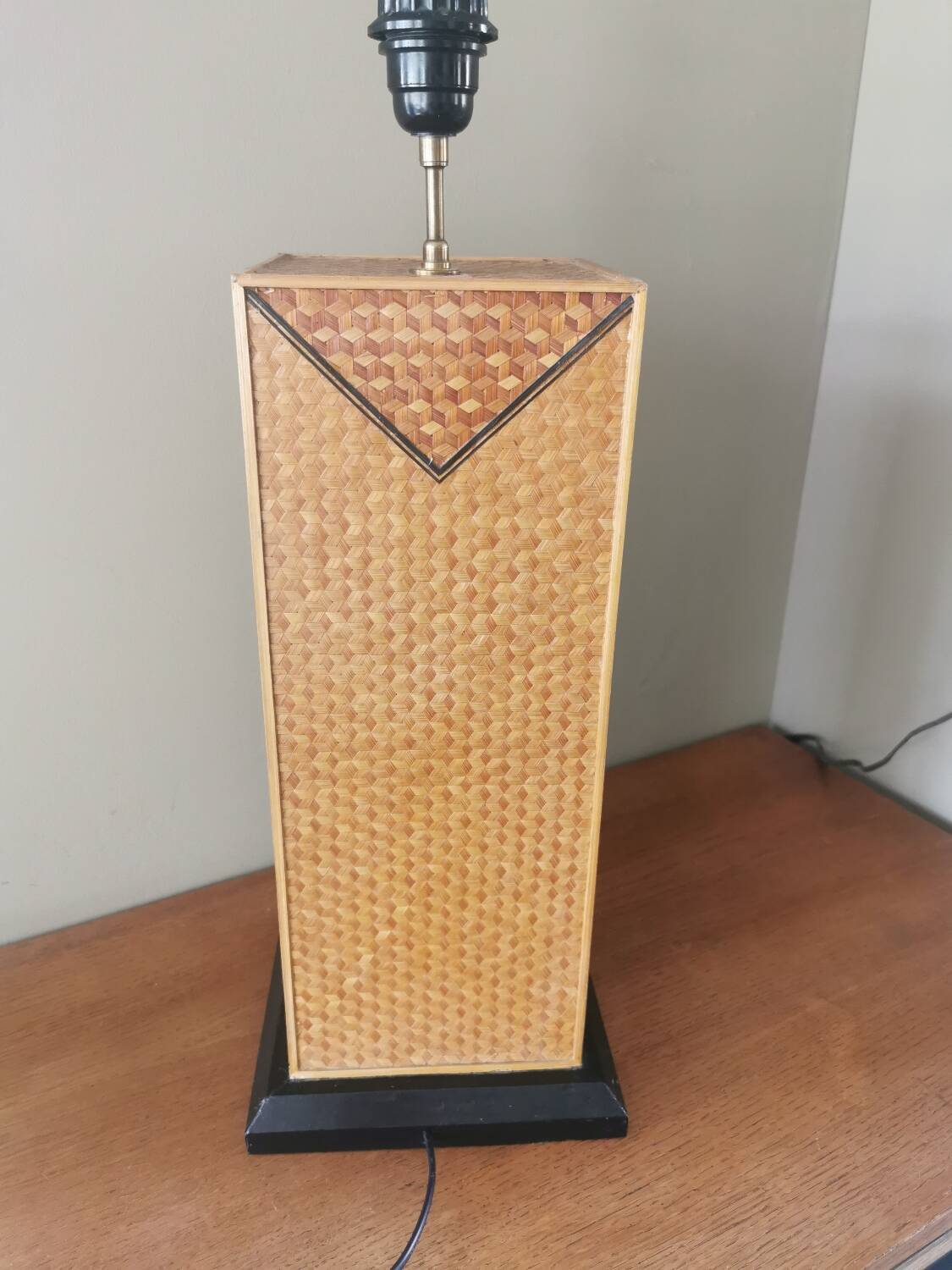 Vintage straw marquetry lamp