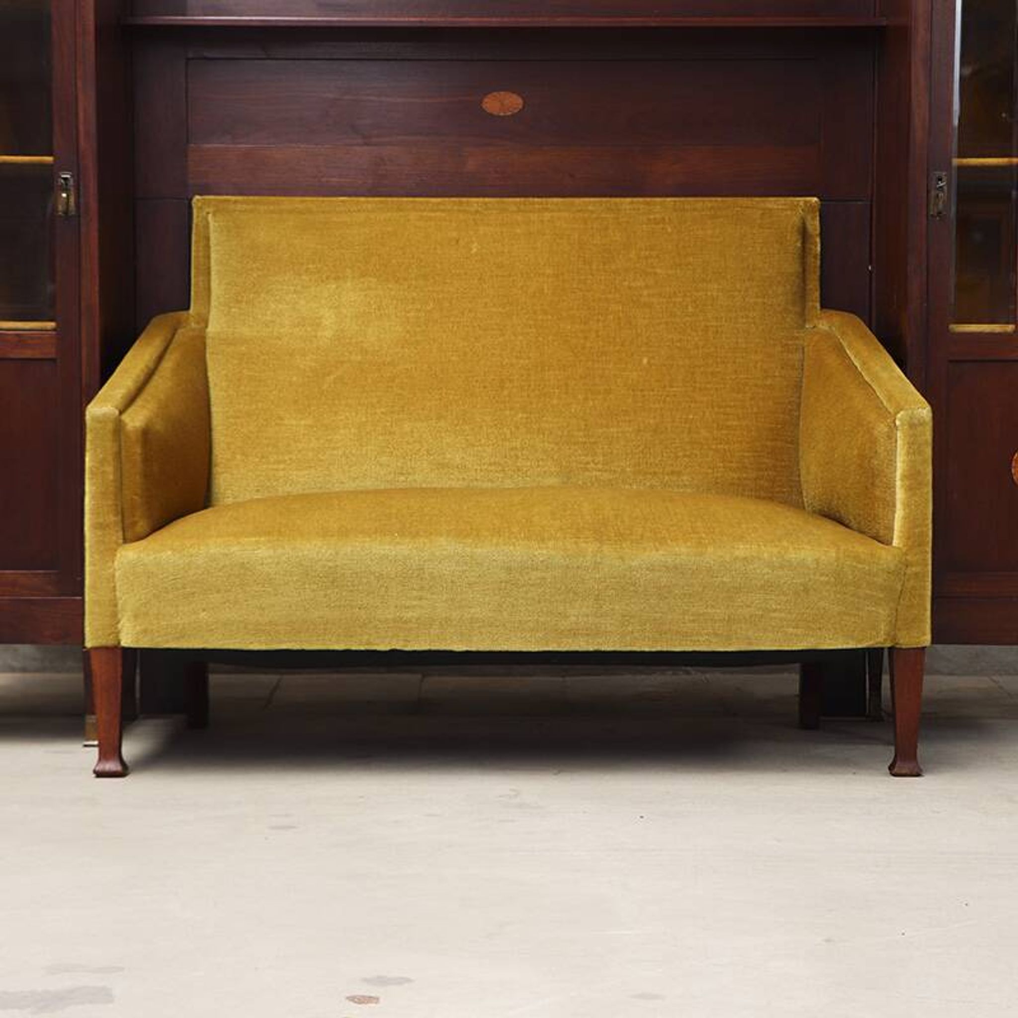 Coin cosy en acajou antique