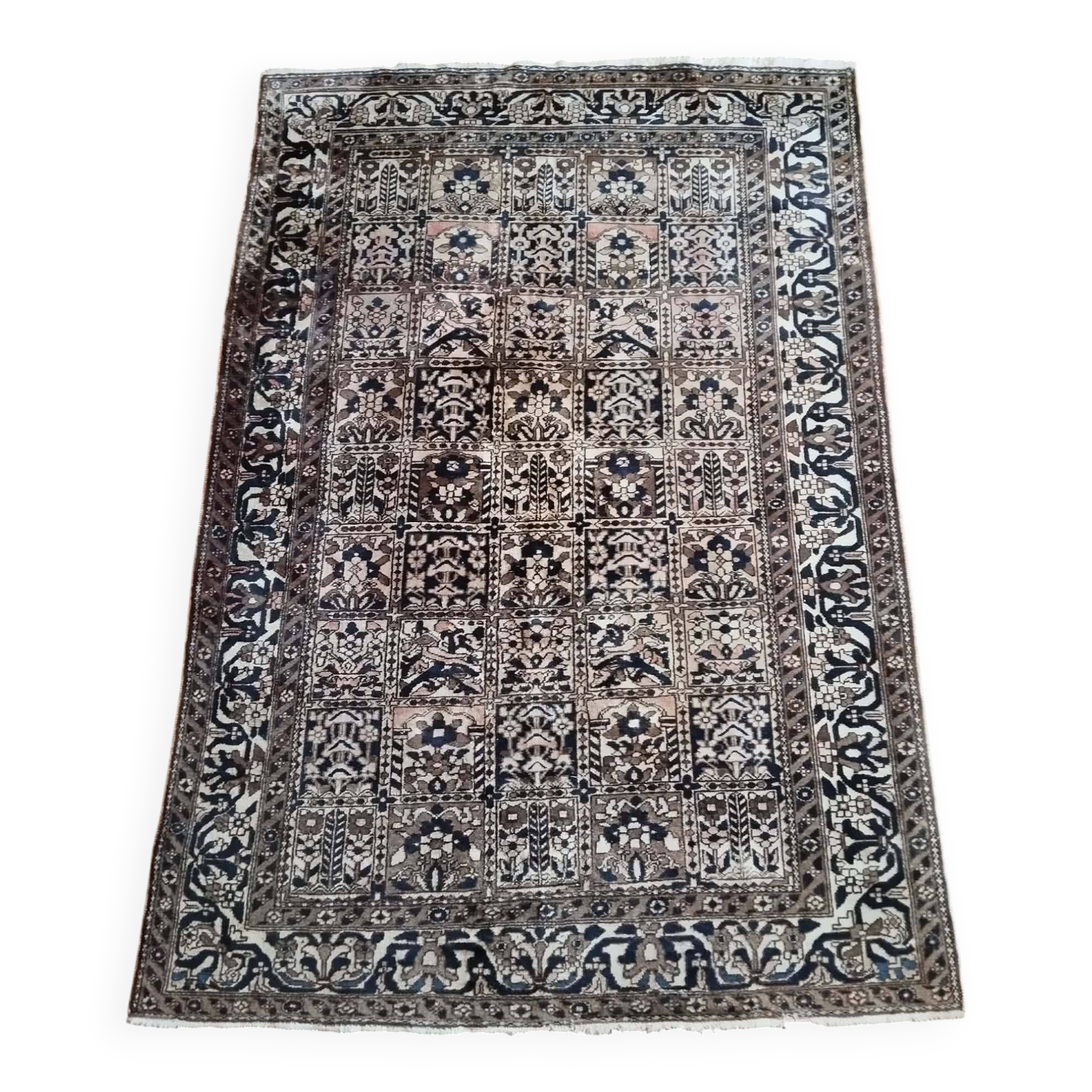 Handmade Bachtiar Persian rug 308x208