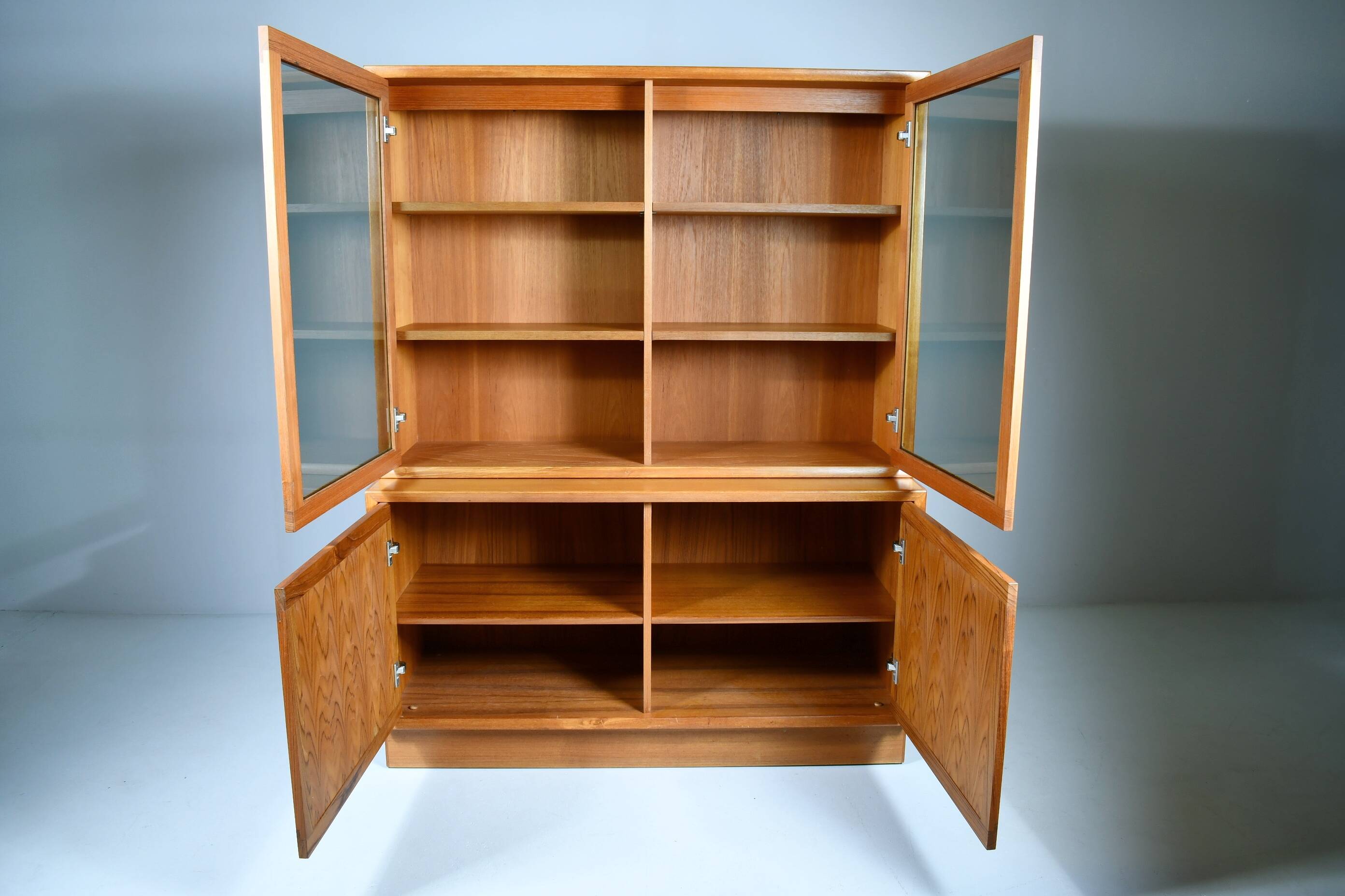 Cabinet en teck danois. H.W Klein. Années 1960.