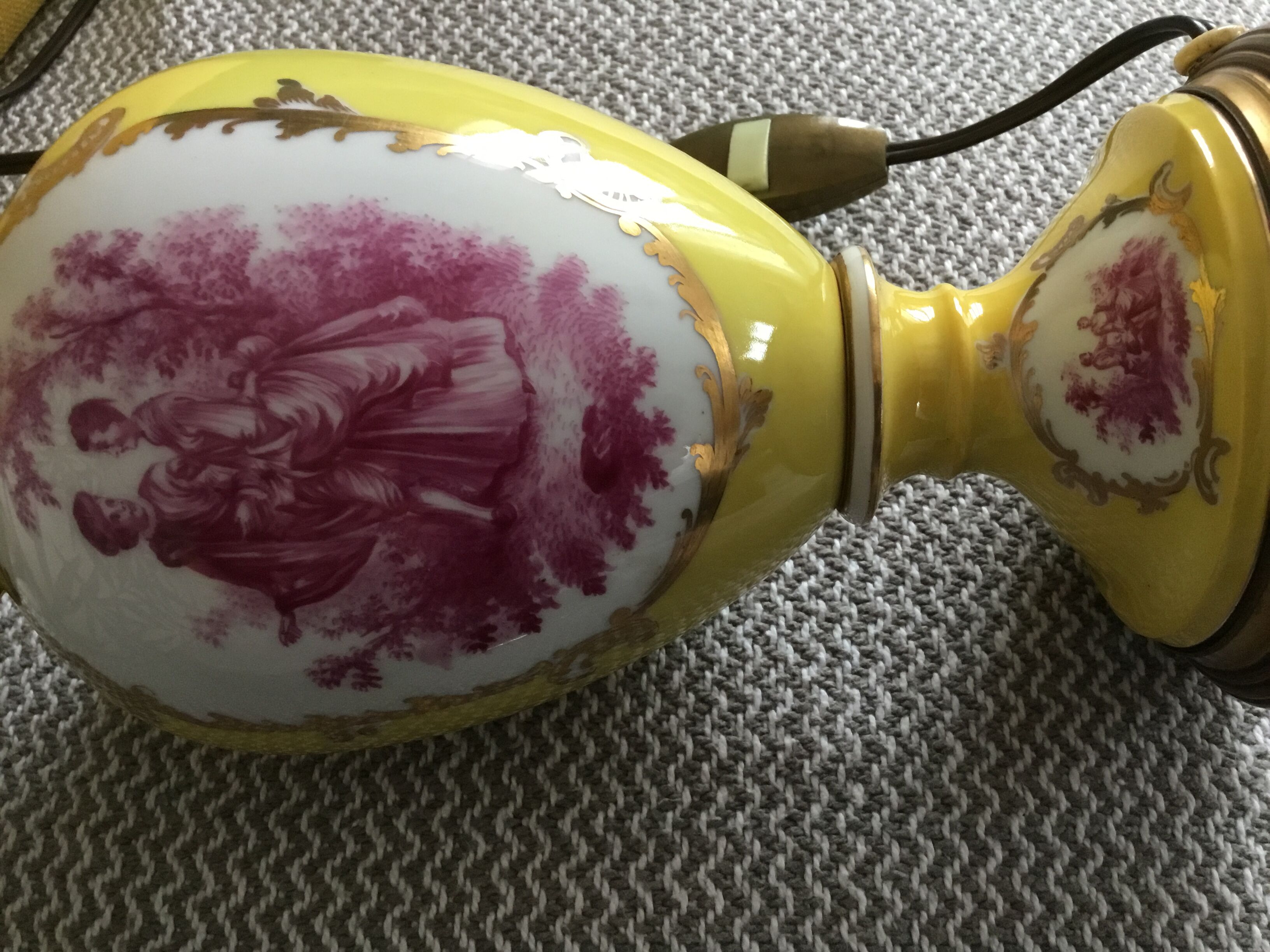 Porcelain table lamp