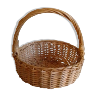 Woven wicker basket