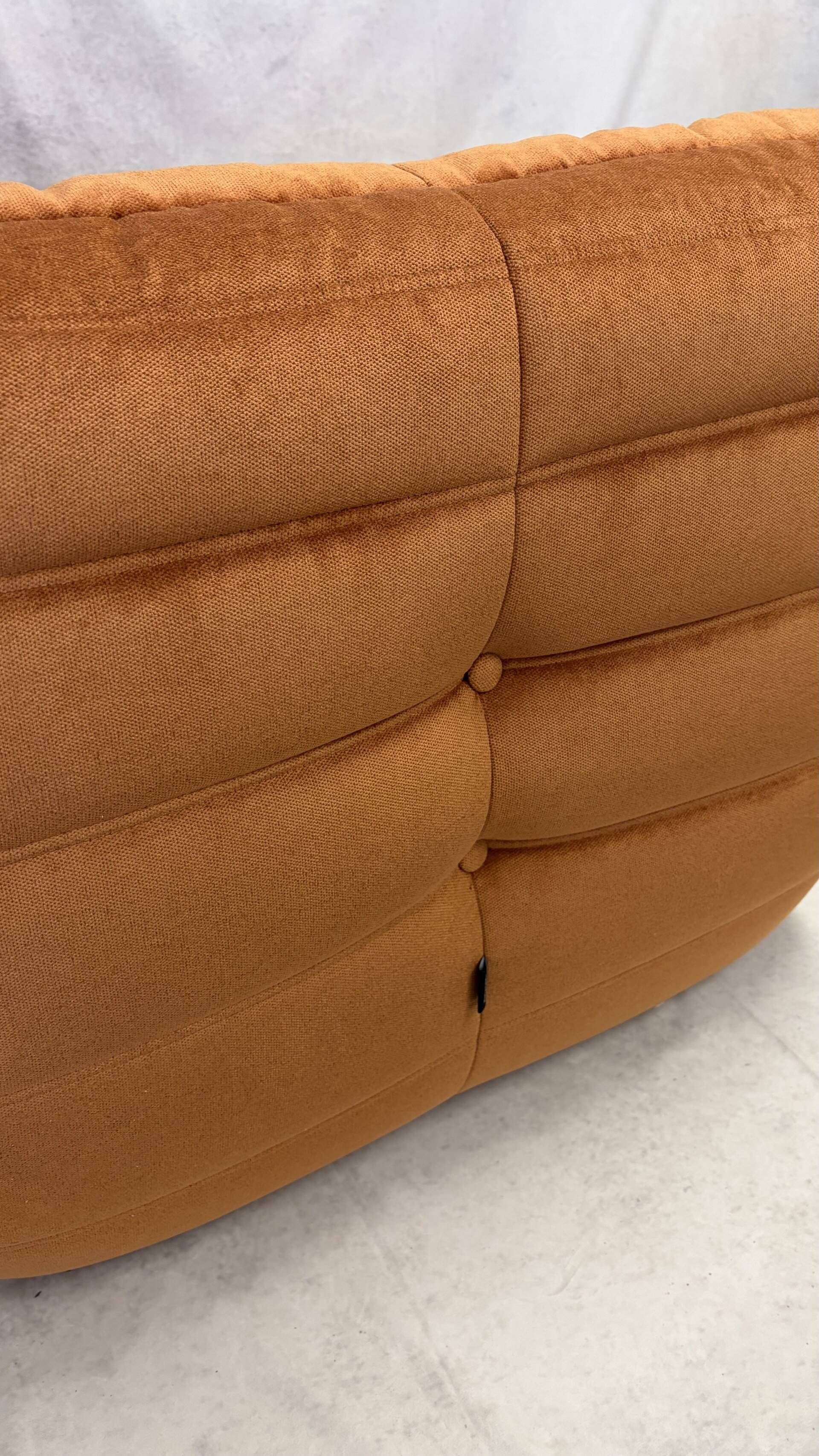 Chauffeuse Togo par Michel Ducaroy pour Ligne Roset