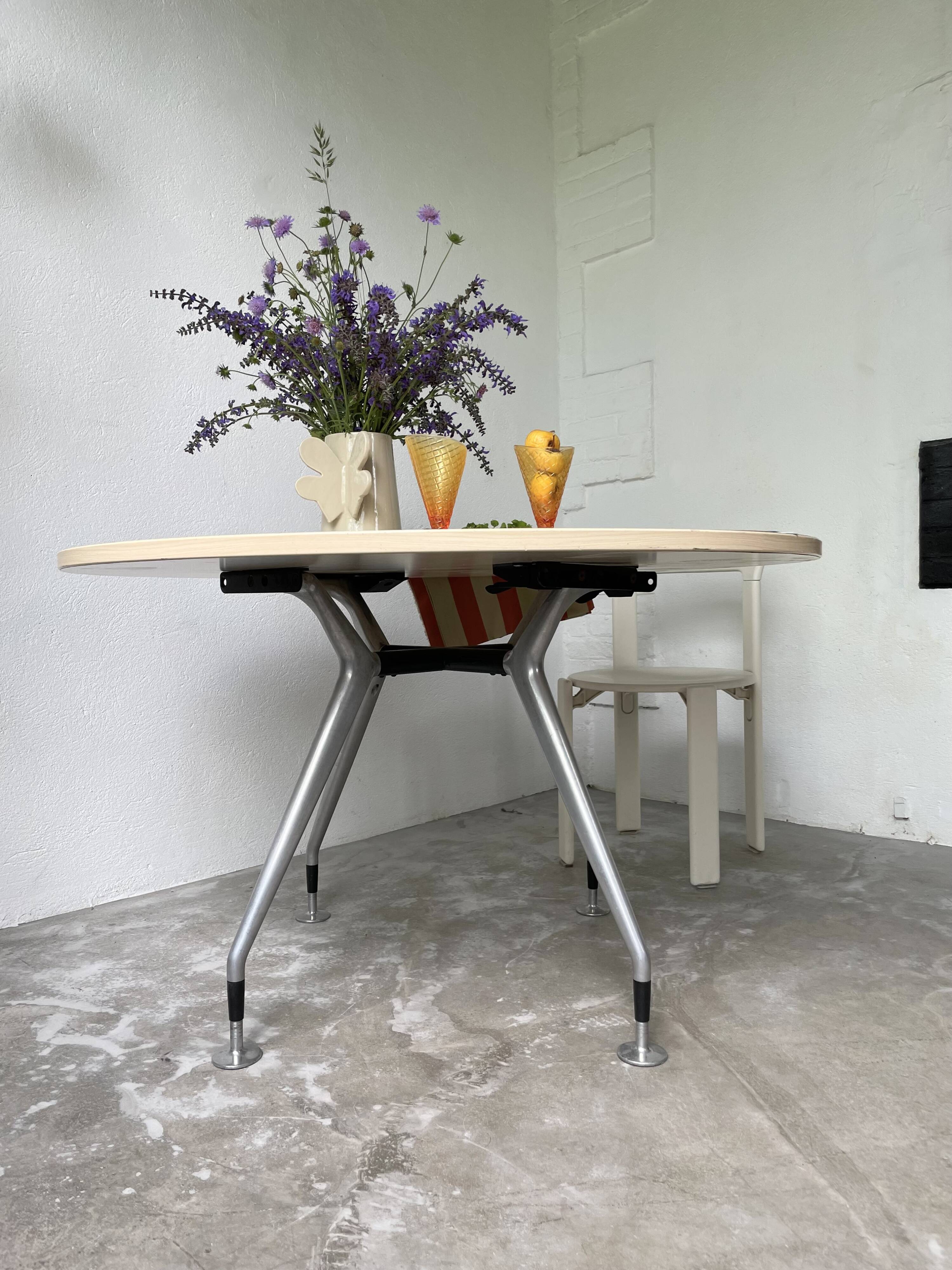 Tecno Nomos Round Table Brushed Metal