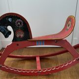 Cheval à bascule en bois