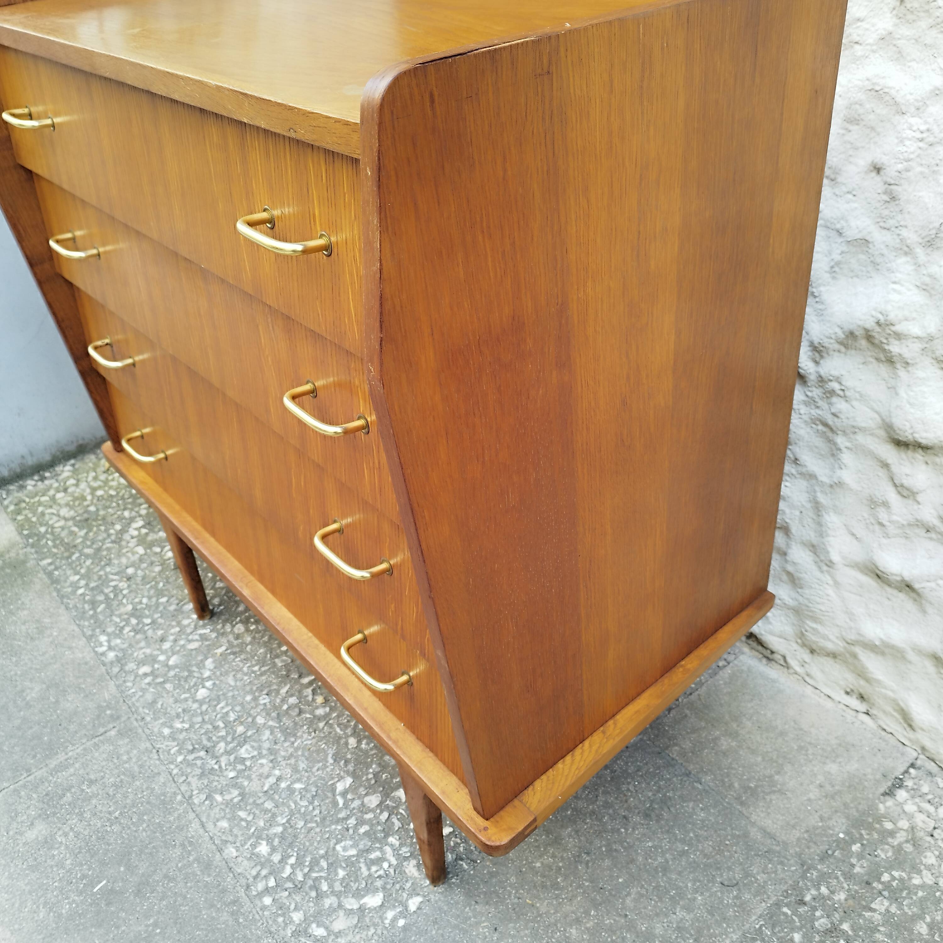 Commode voltage