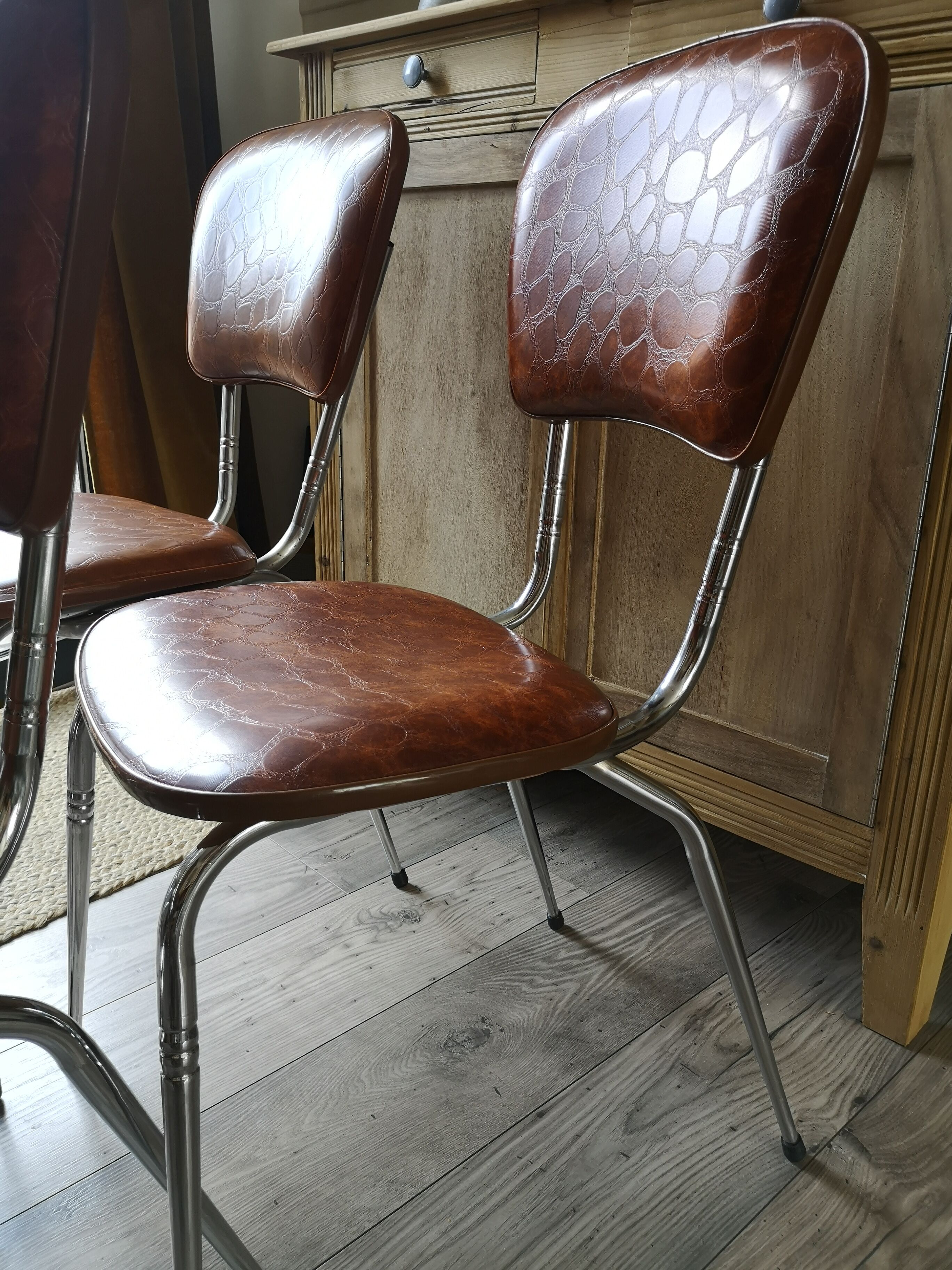 Lot of 4 vintage chairs in skai camel croc effect