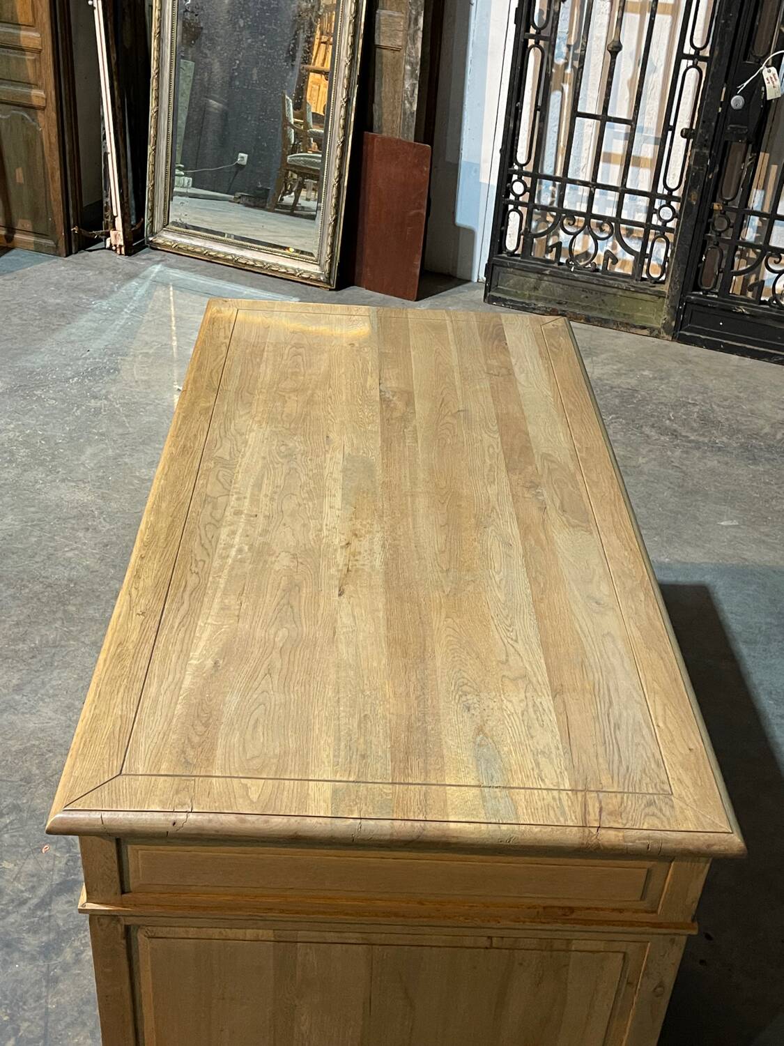 Flat oak desk