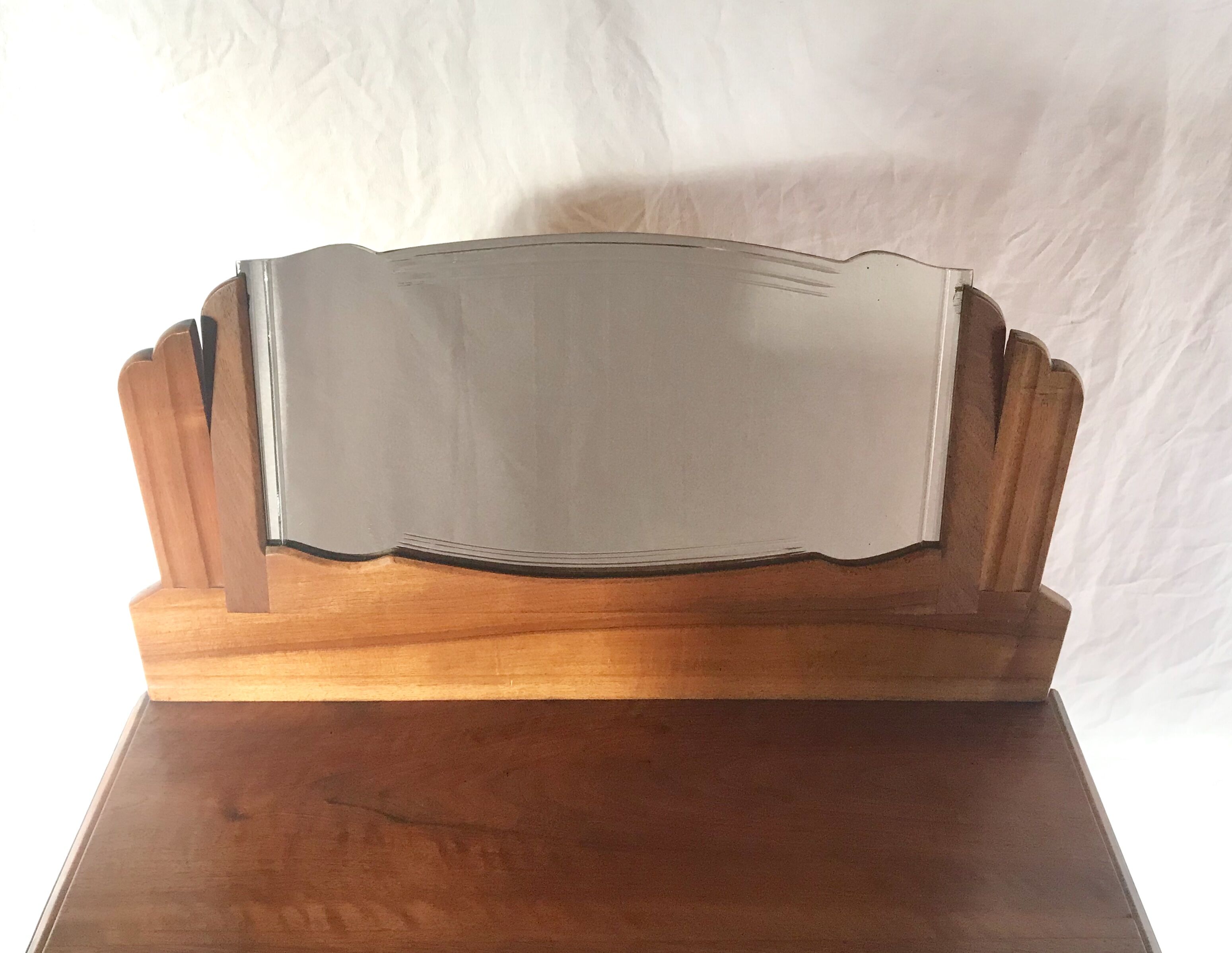 Dressing able era art deco walnut