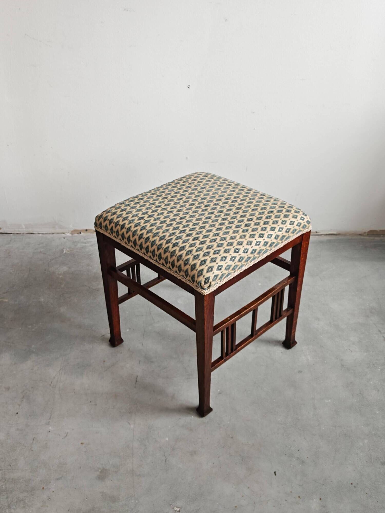 Jugendstil stool in beech and mahogany attributed to Otto Wagner, 1910s.