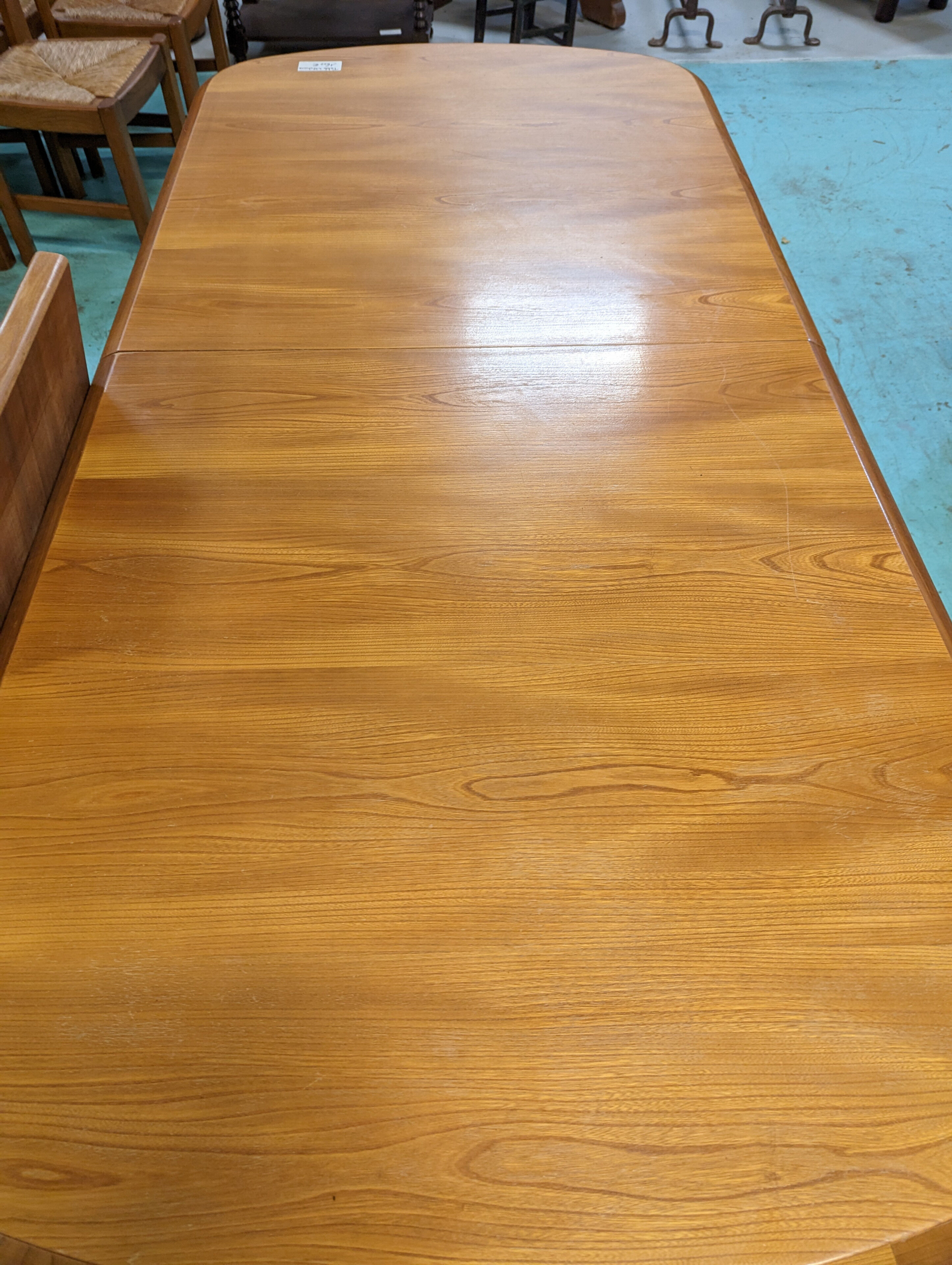 Regain house dining room in elm