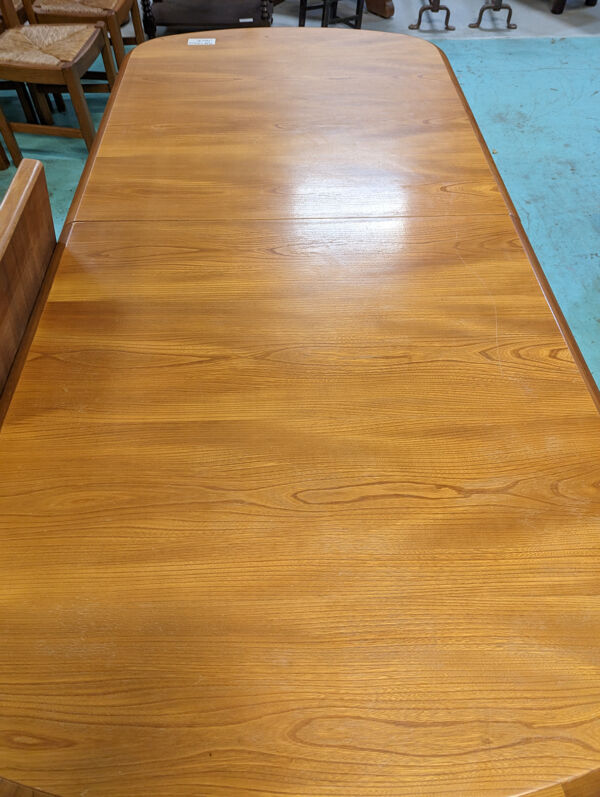 Salle à manger maison Regain en orme