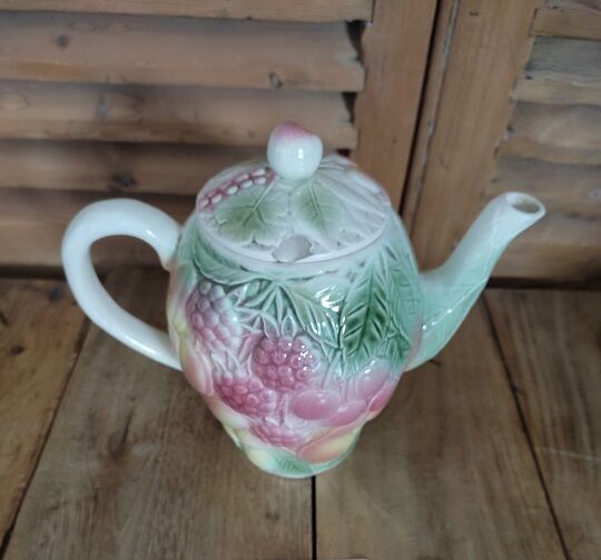 Tea and coffee maker slurry fruit deco old vintage