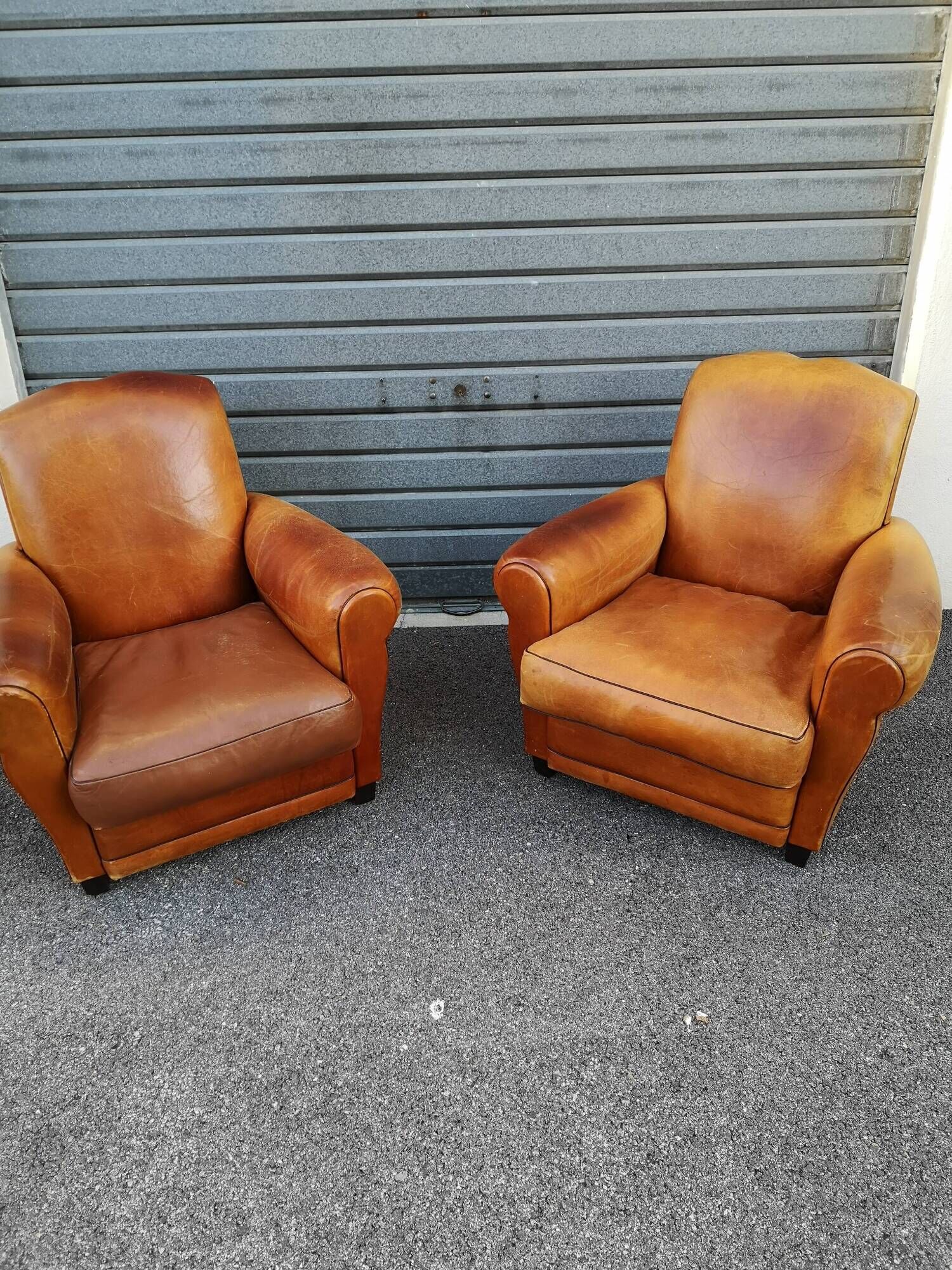 Pair of club chair in beautiful patina leather