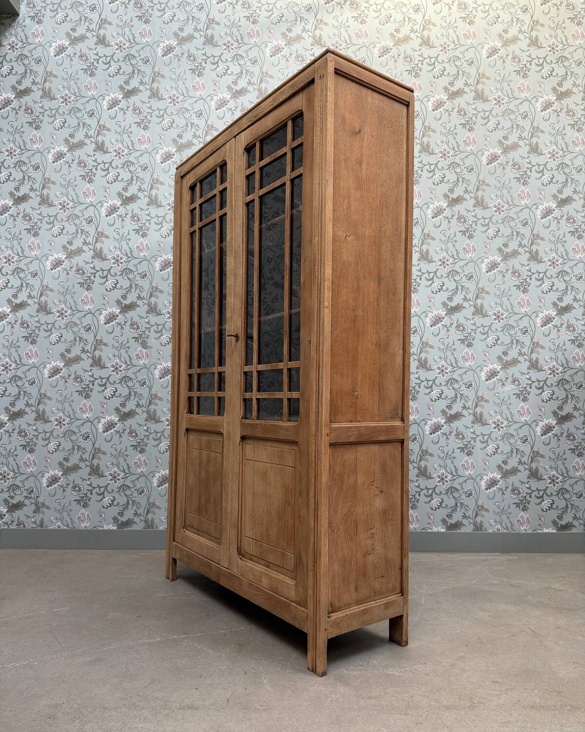 Old display case (renovated)