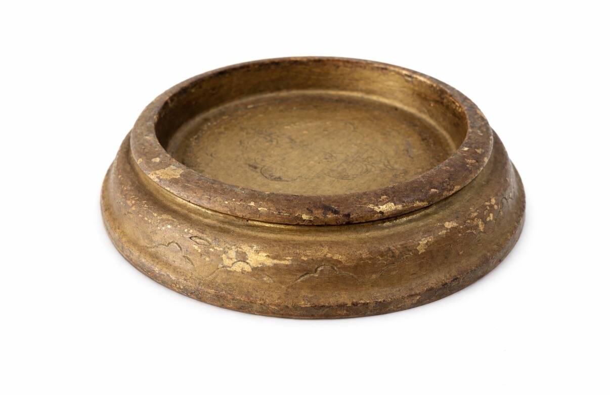 Golden leaf wooden base from the 19th century