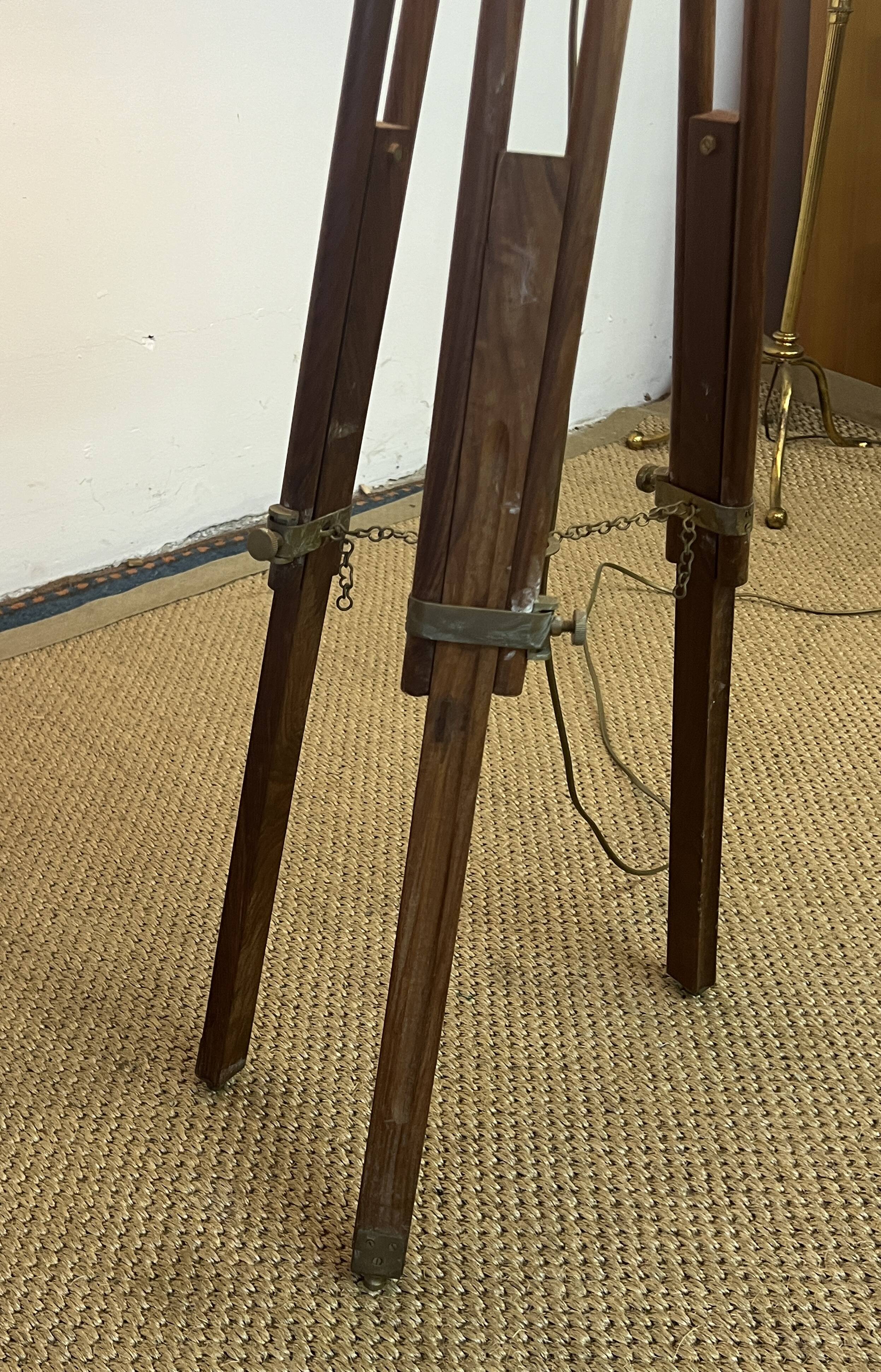 Tripod floor lamp in wood and adjustable brass