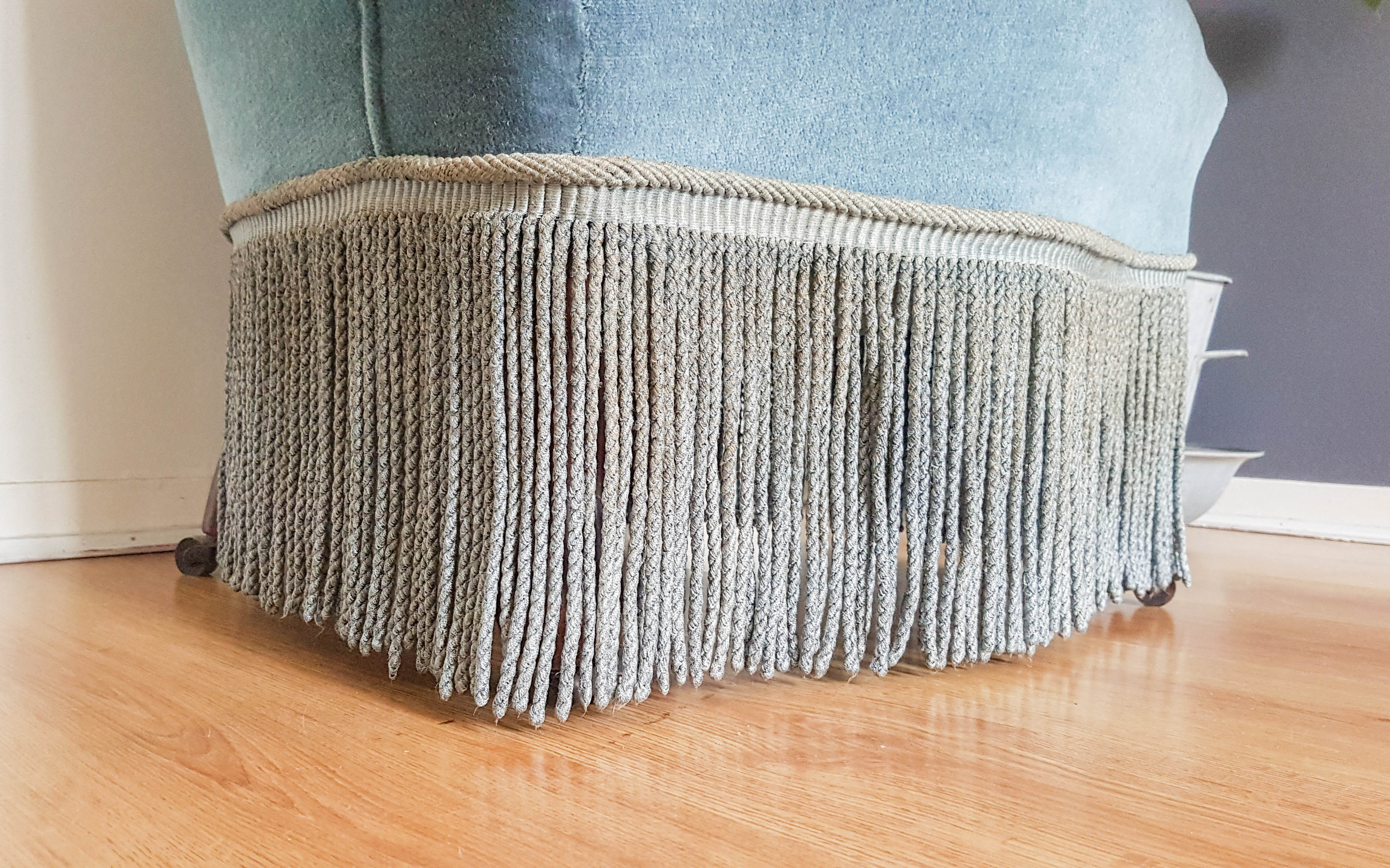 Fauteuil crapaud vintage velours bleu années 70