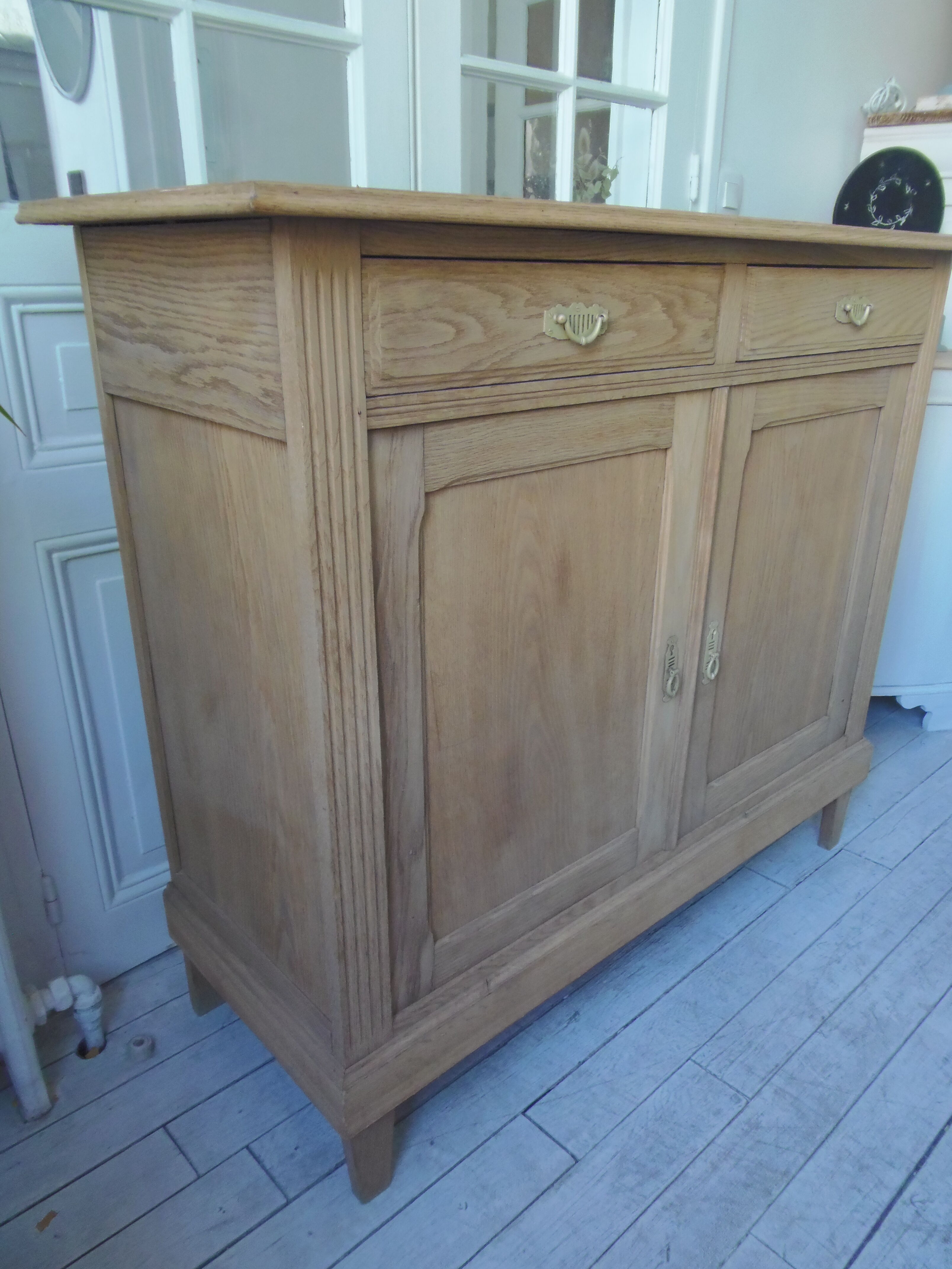 Vintage shallow oak sideboard, 2 drawers, 2 doors, 1 shelf.