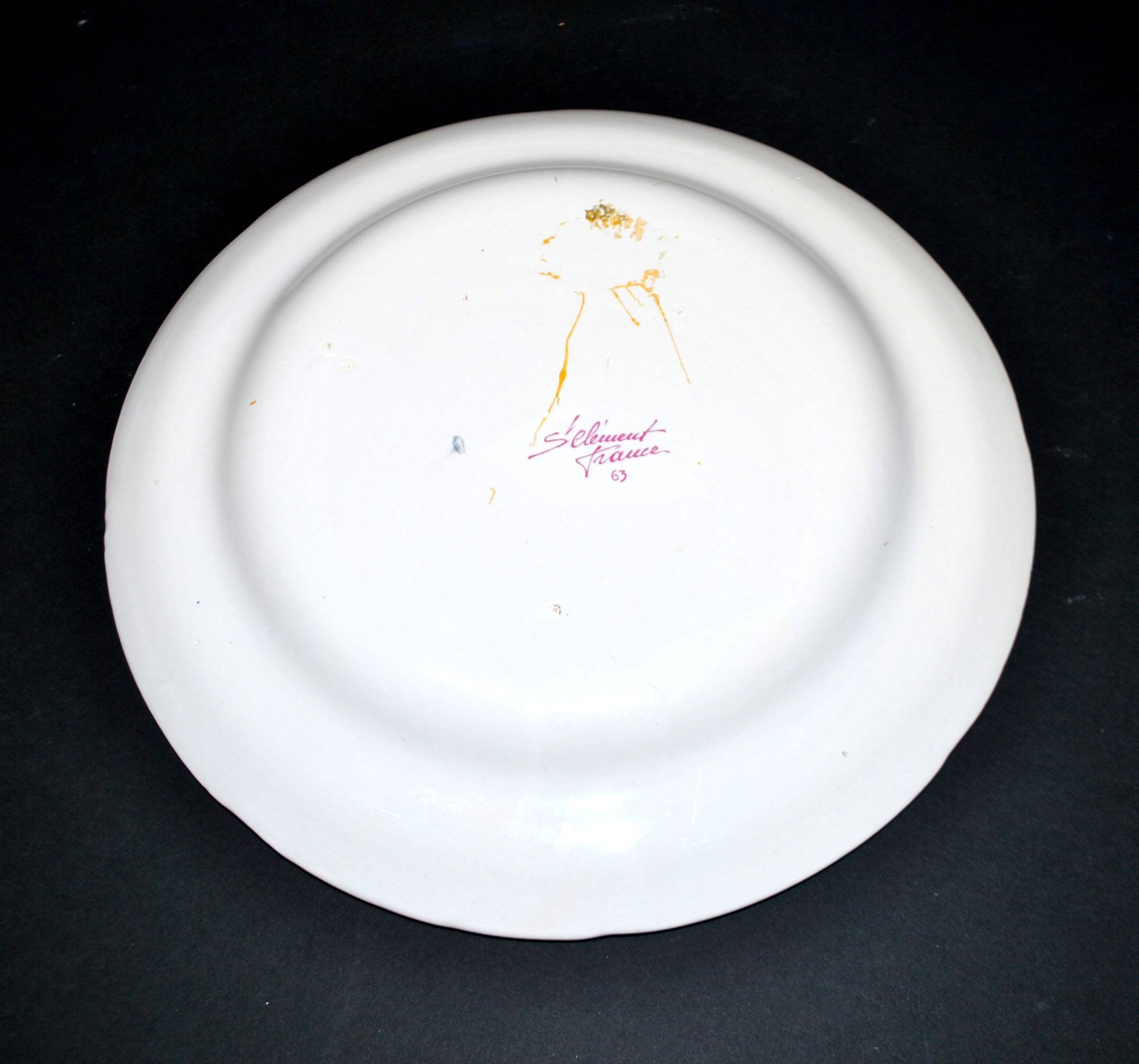 Saint-Clément earthenware rooster plate with floral medallion and ribbon decoration