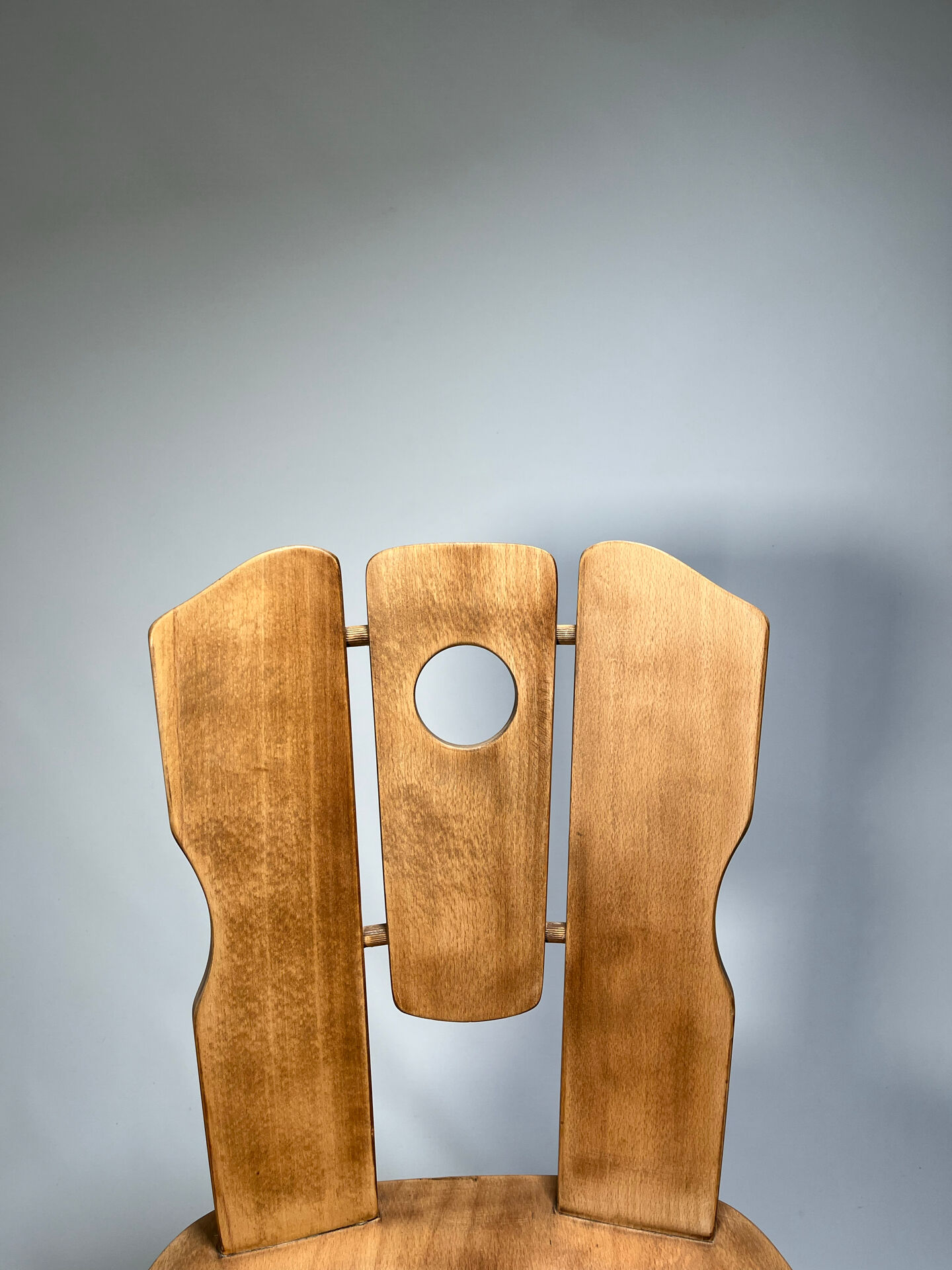 4 chaises de ferme brutalistes scandinaves