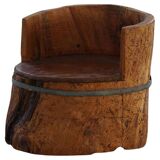 Primitive stump seat in pine, hand-carved, modern Swedish, Wabi Sabi, 1900s.