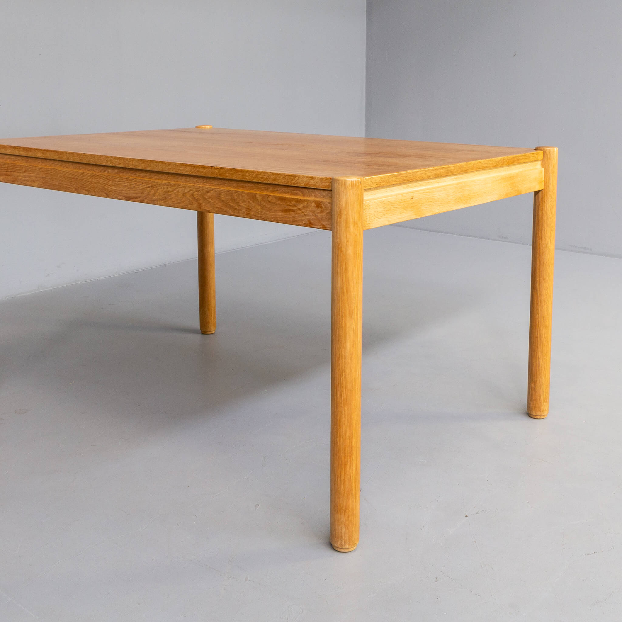 Oak veneer dining table 70s