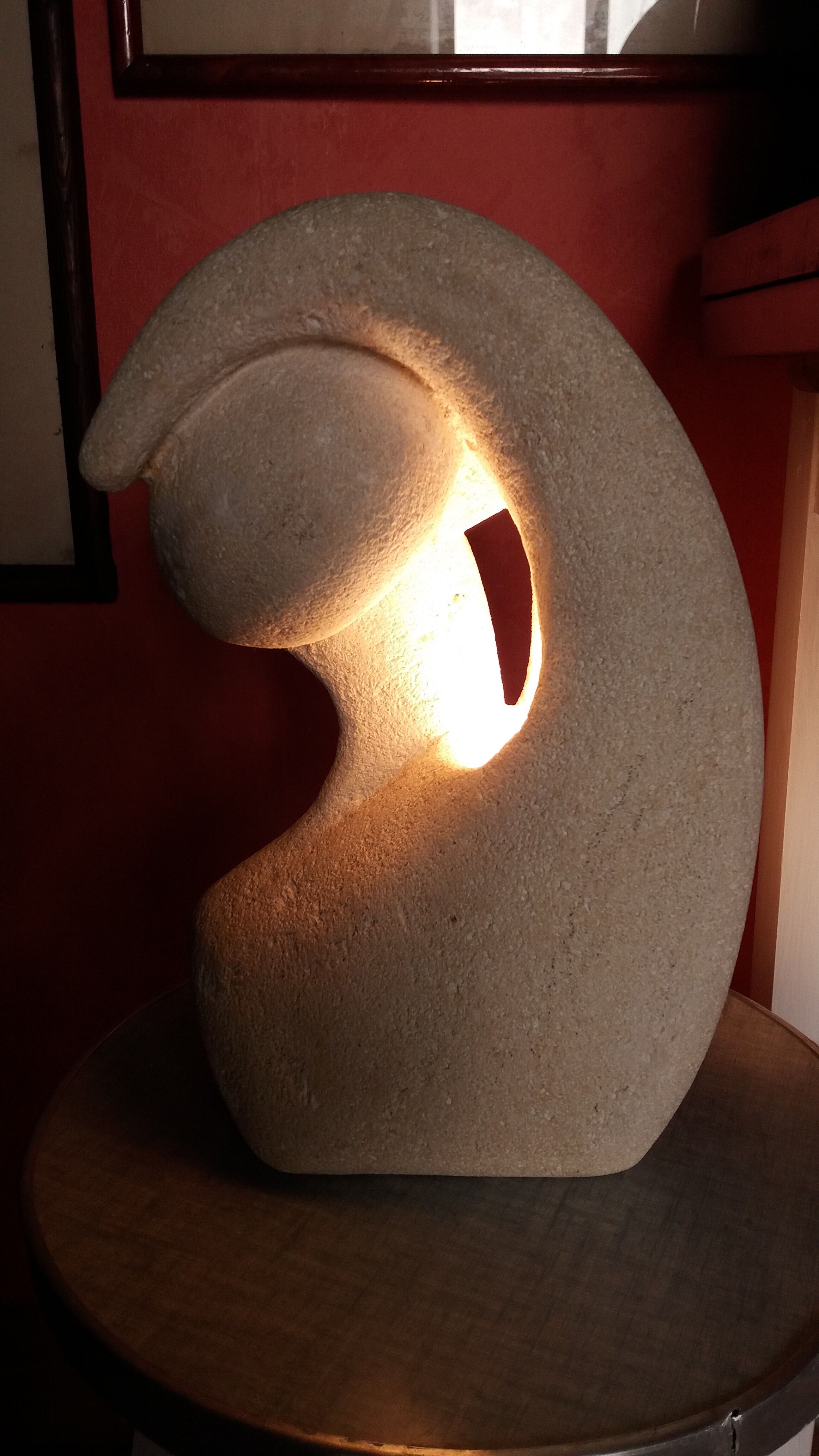Light stone carved to Albert Tormos