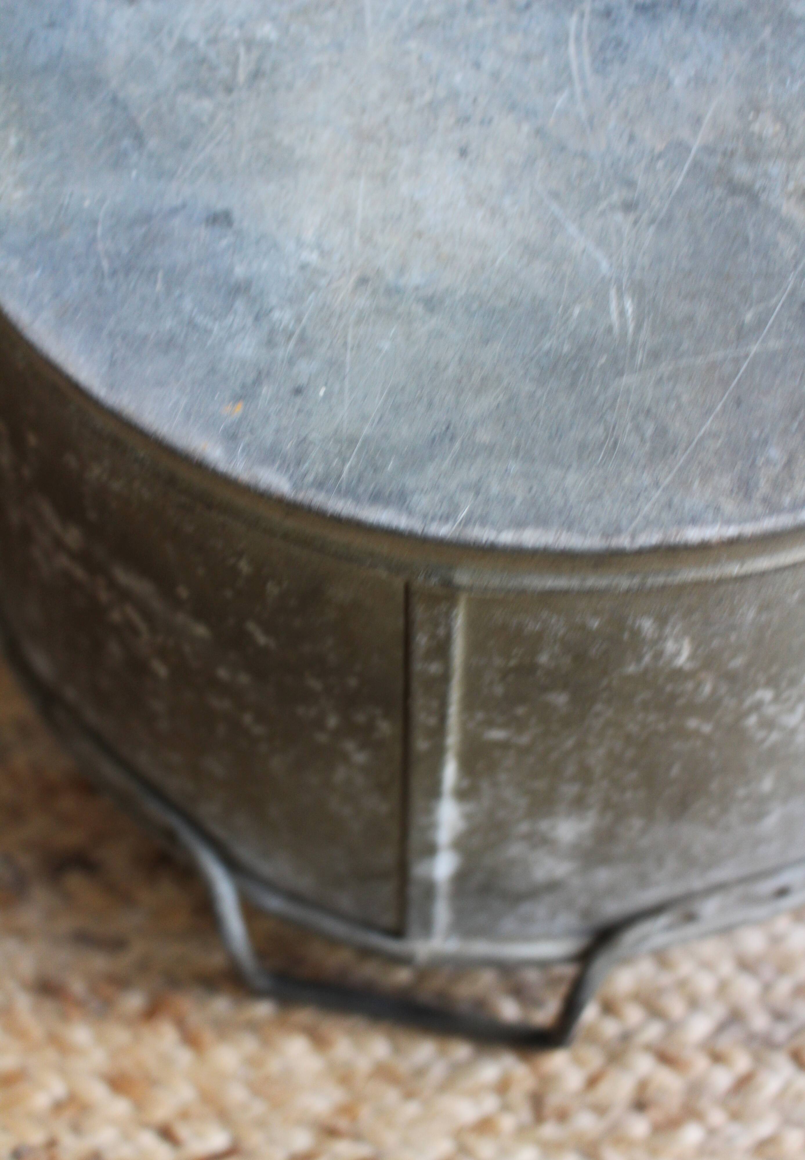 Round zinc basin with two handles vintage garden