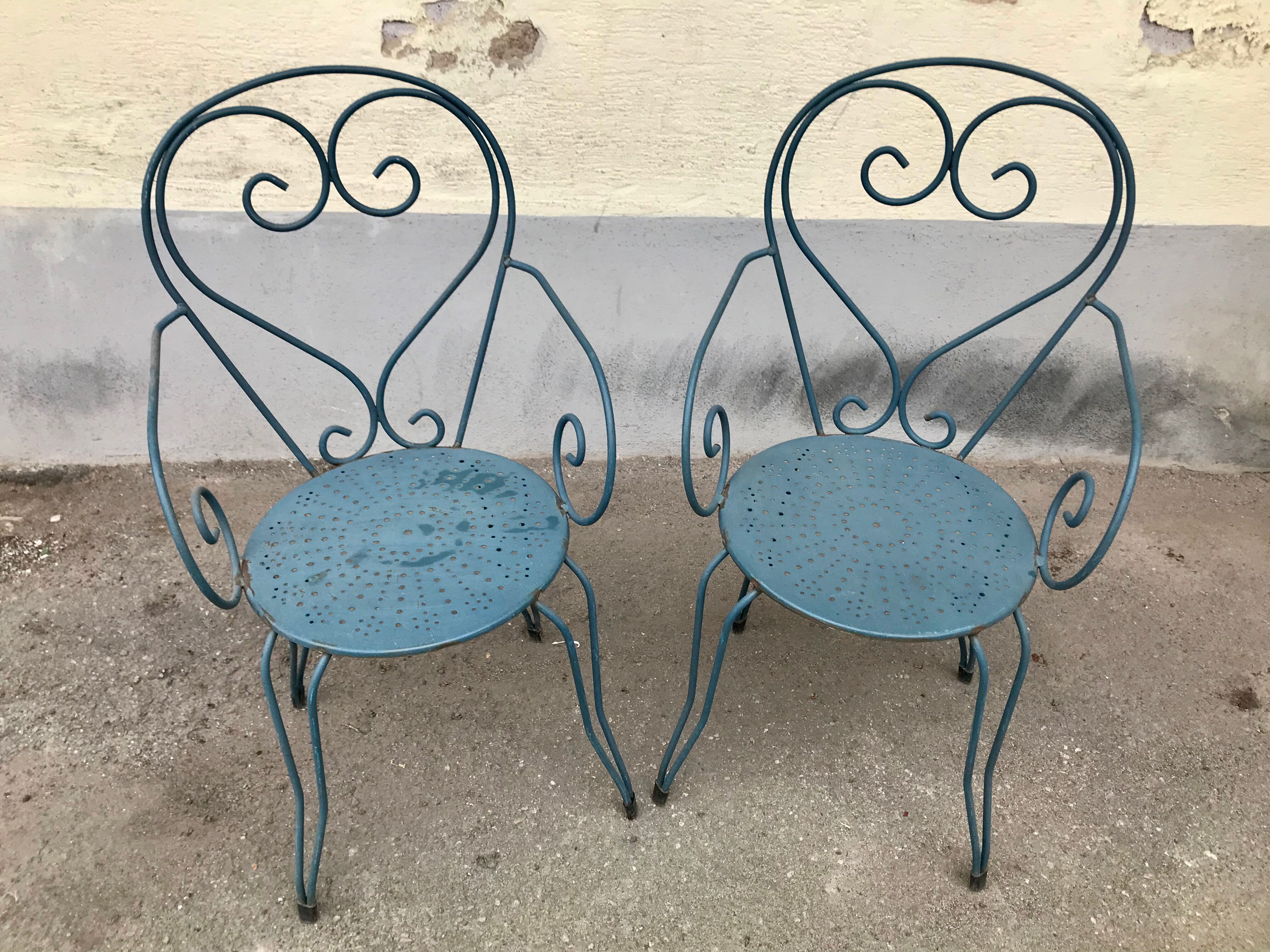 1 Table and 2 wrought iron garden chairs 1950 vintage