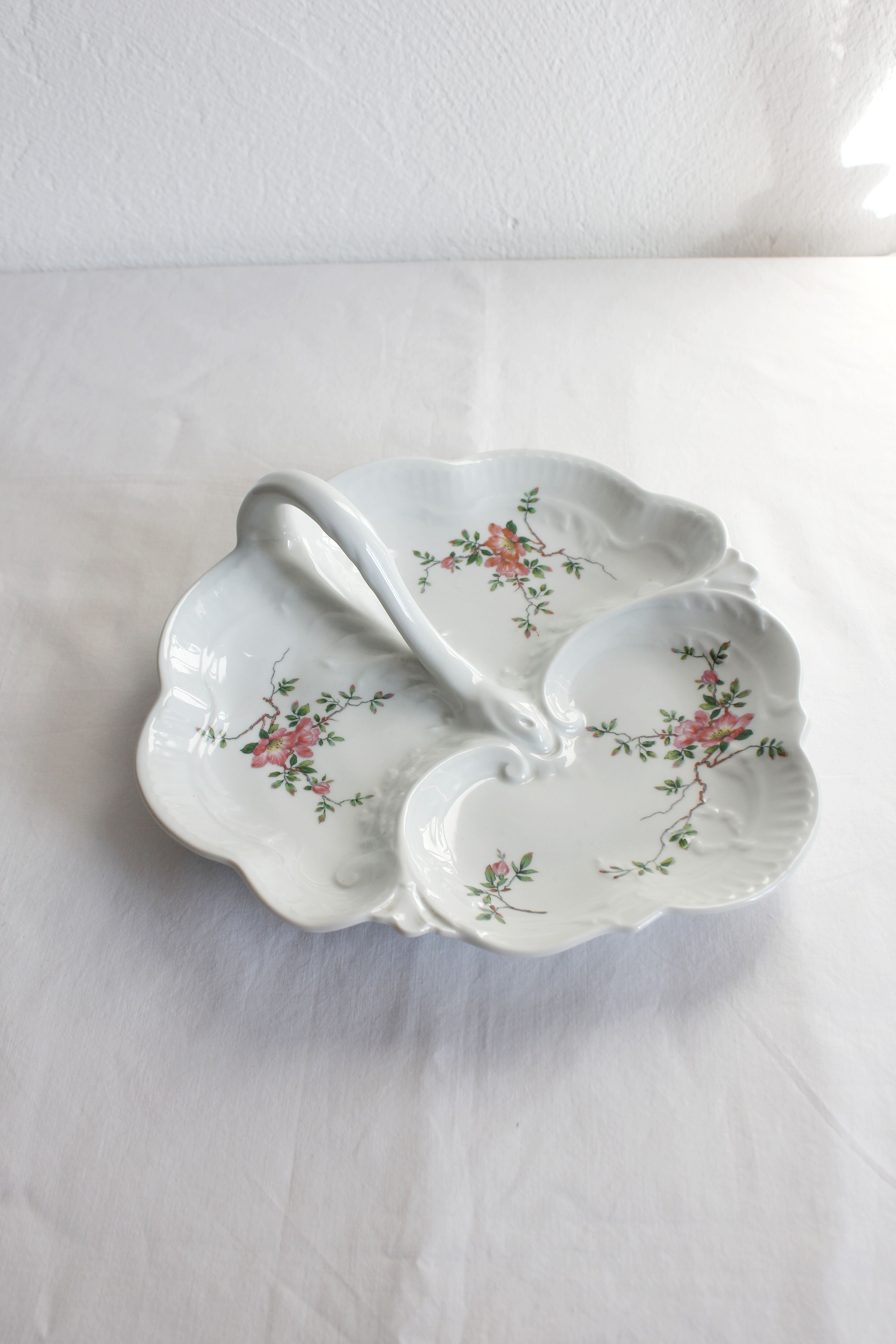 Aperitif dish called "beggar" in vintage Limoges porcelain