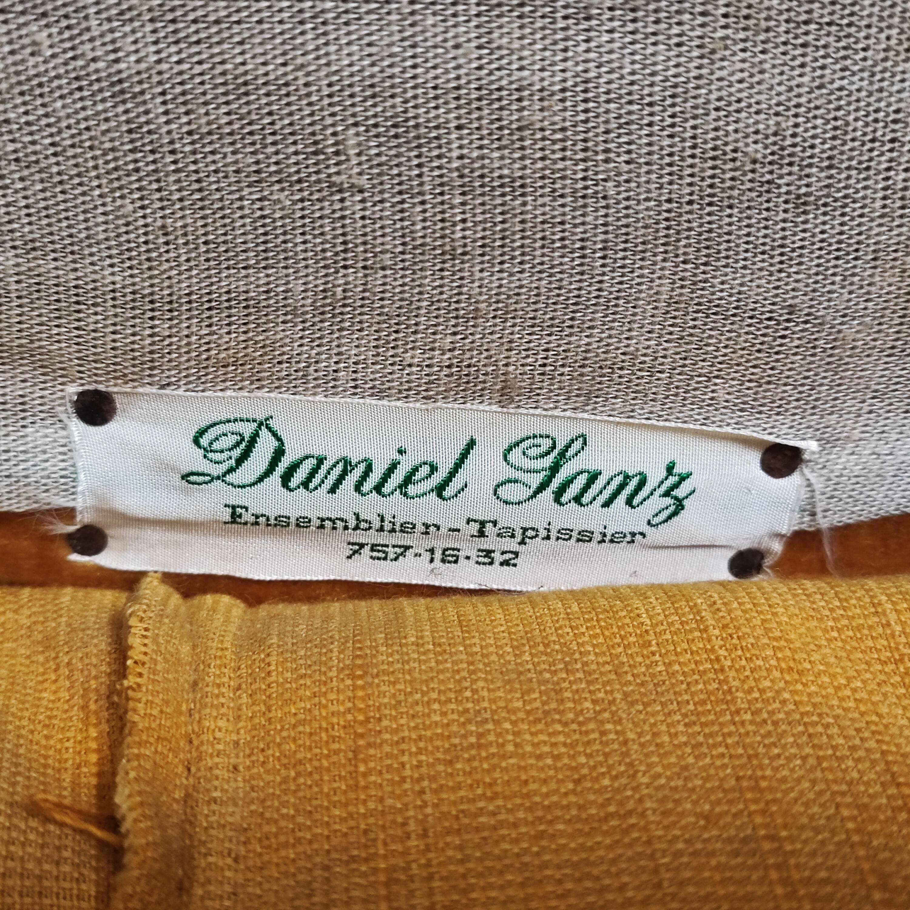 Velvet toad easy chair