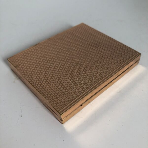 Porte-cigarettes doré boîte vintage 1960 - 9 x 7,5 cm | Selency