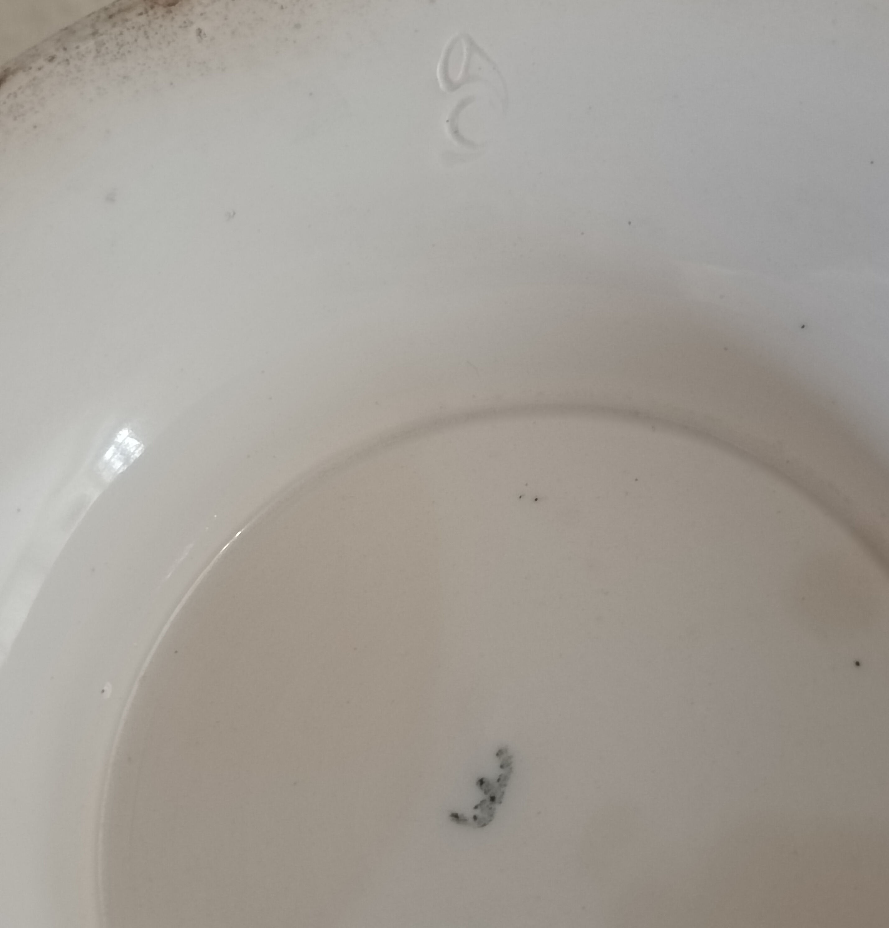 Onnaing iron earth service, plates, salad bowl and sausage maker