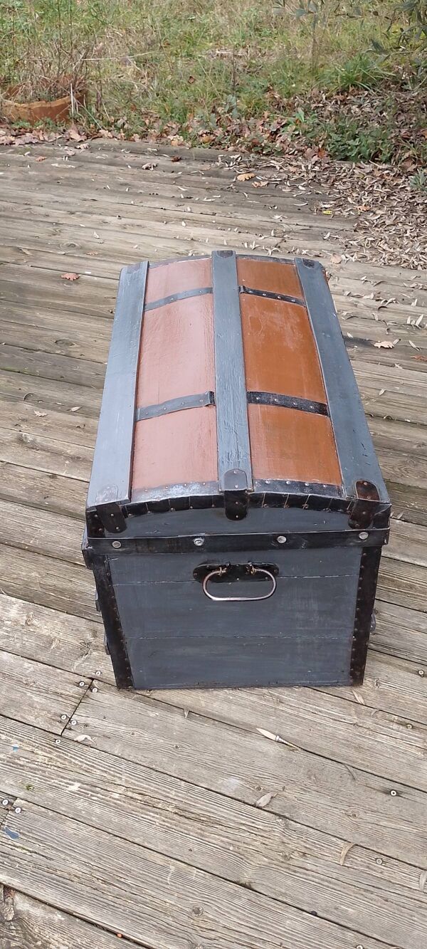 Ancien coffre en bois