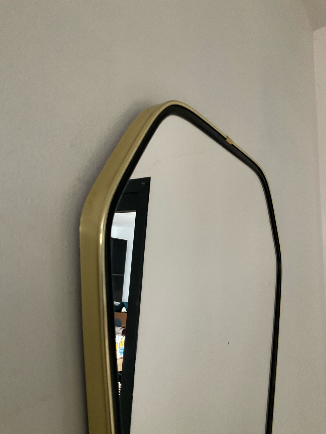 Asymmetrical free-form mirror from the 60s-70s