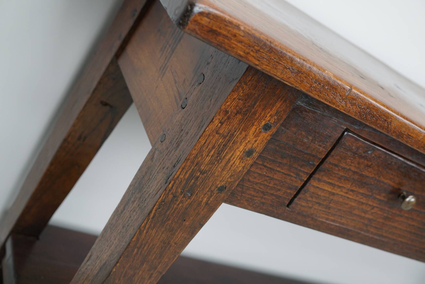 Table d'appoint rustique de style colonial néerlandais antique en teck/chêne